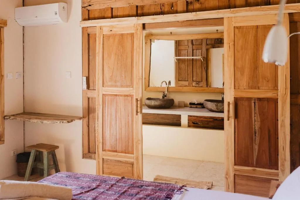 Photo of the whole room, Bed in Kalyssa Beach Bungalows