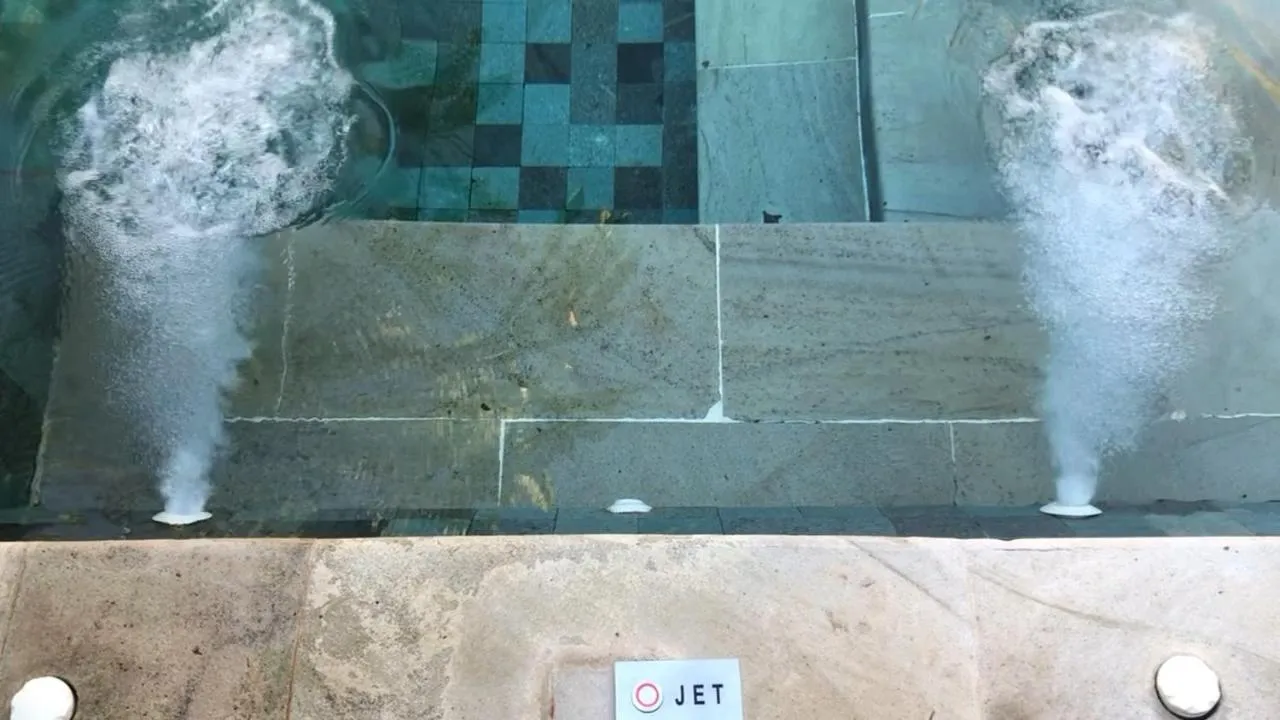 Swimming pool in Kalyssa Beach Bungalows