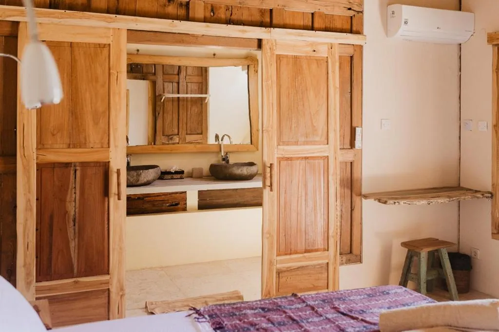 Photo of the whole room, Bed in Kalyssa Beach Bungalows