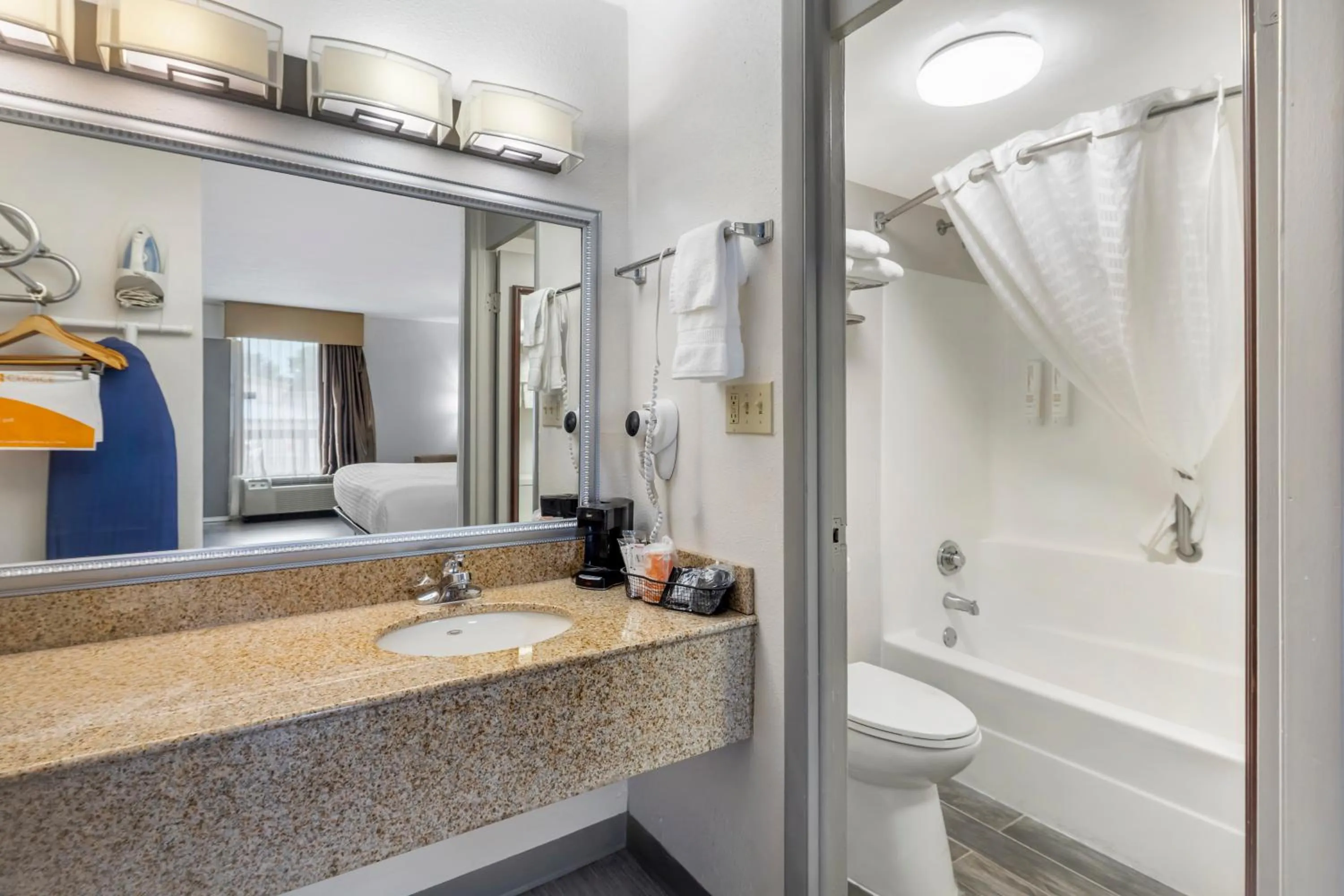 Shower in Clarion Pointe Morrow - Atlanta South