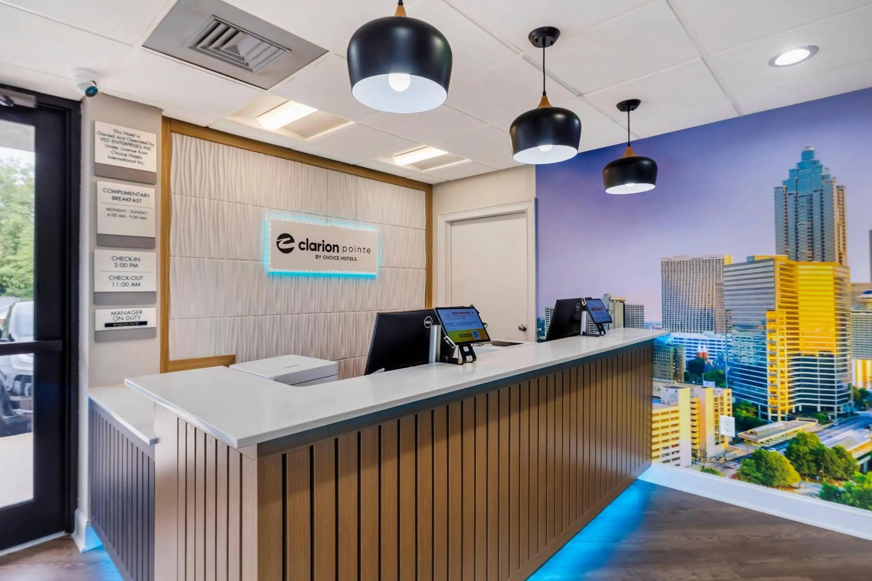 Lobby or reception in Clarion Pointe Morrow - Atlanta South