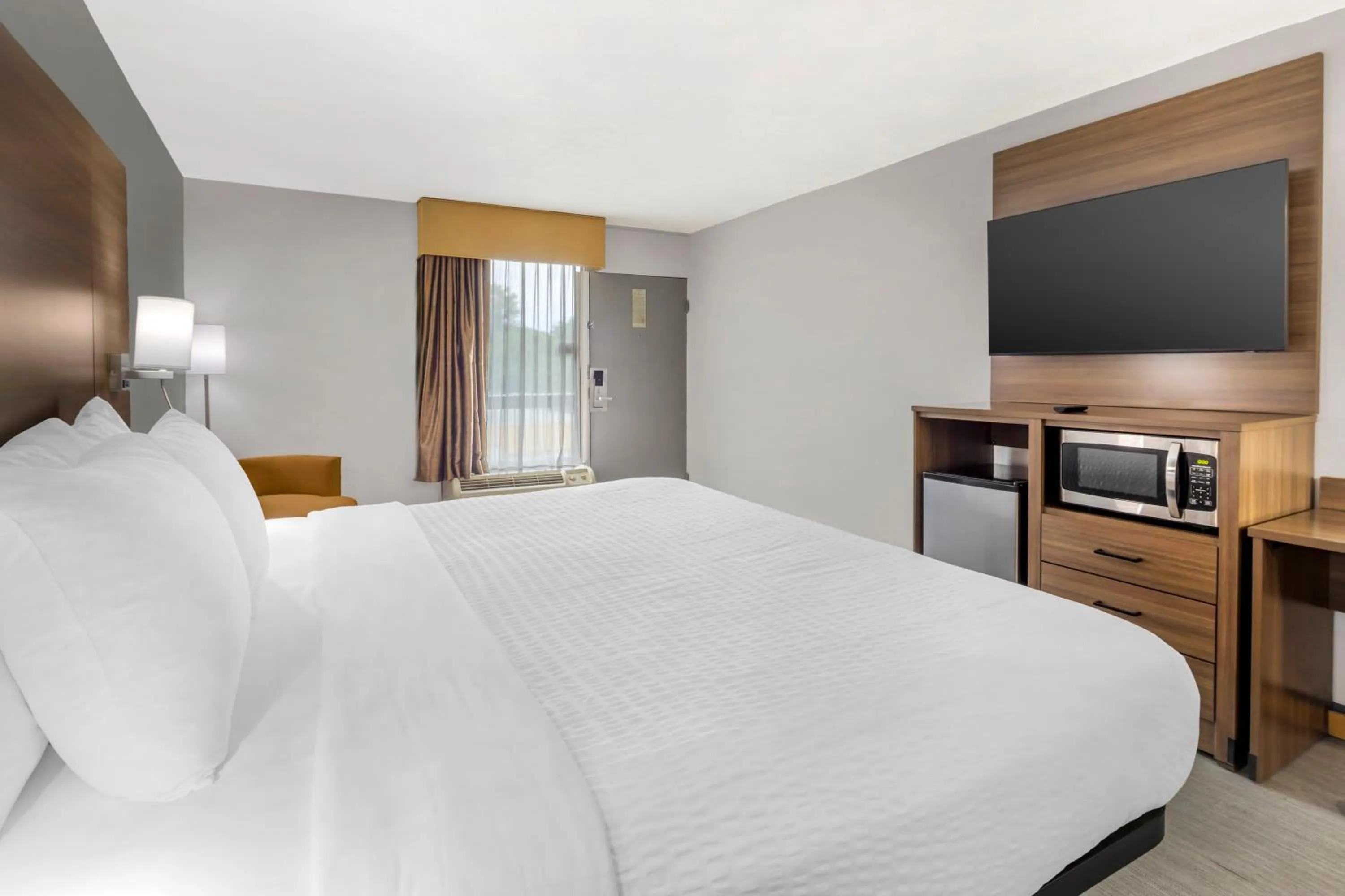 Bed in Clarion Pointe Morrow - Atlanta South