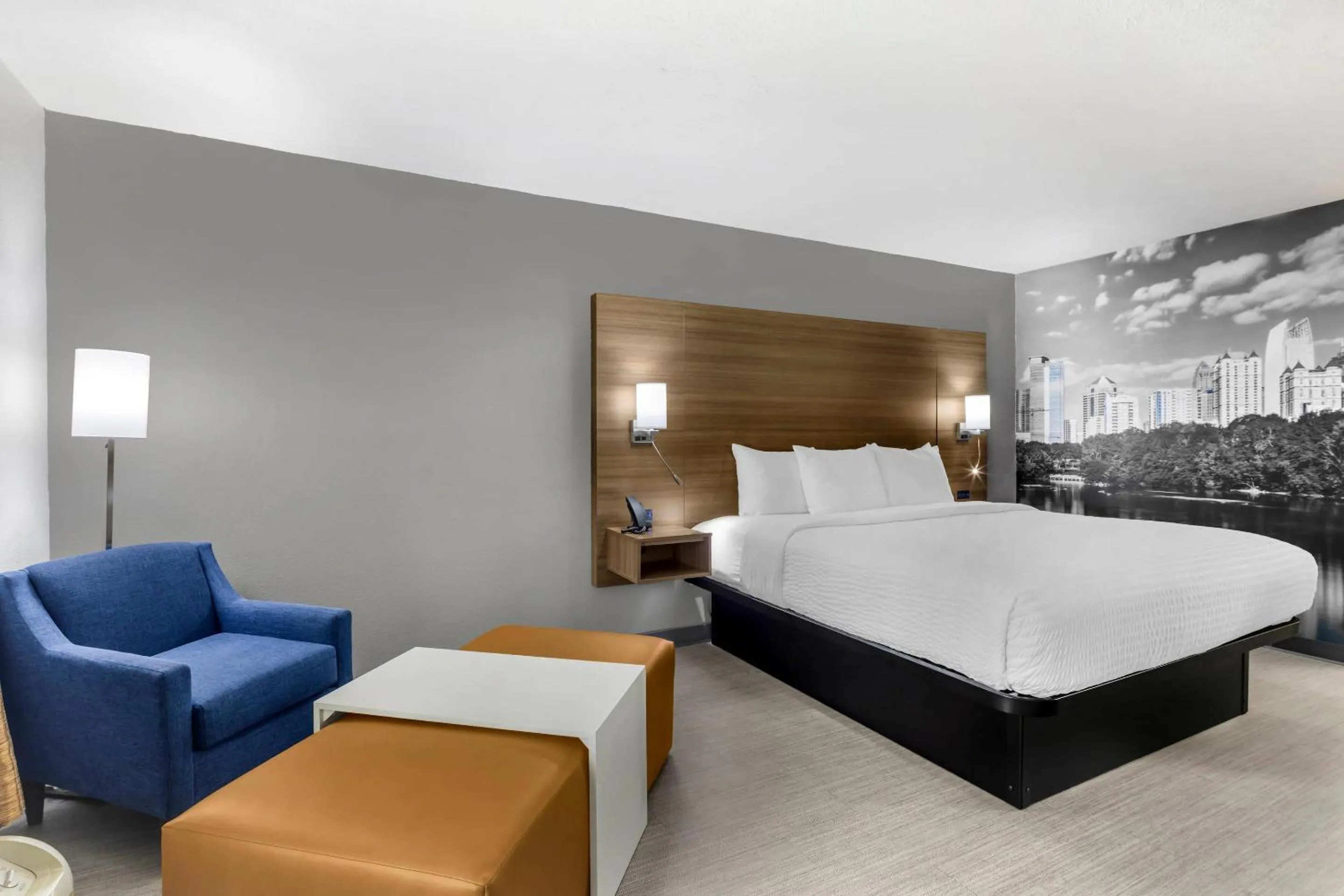 Bedroom, Bed in Clarion Pointe Morrow - Atlanta South