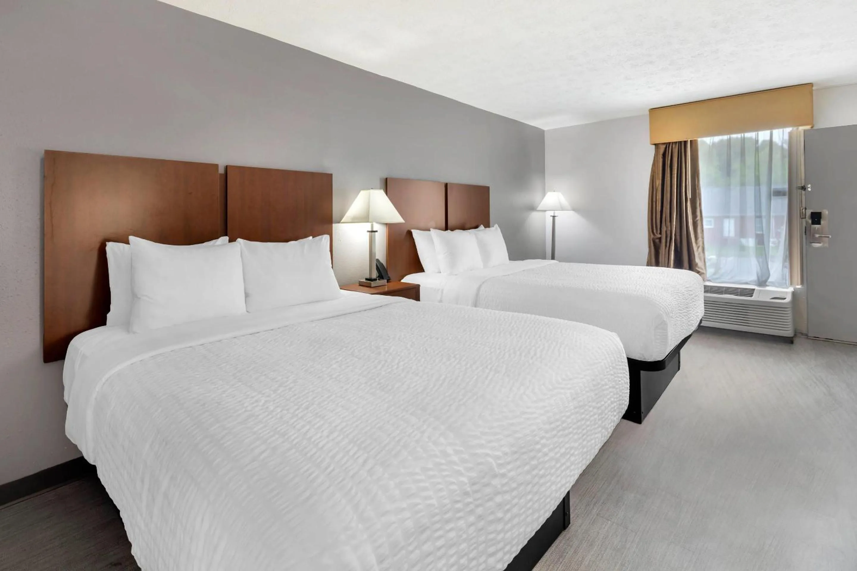 Bedroom, Bed in Clarion Pointe Morrow - Atlanta South