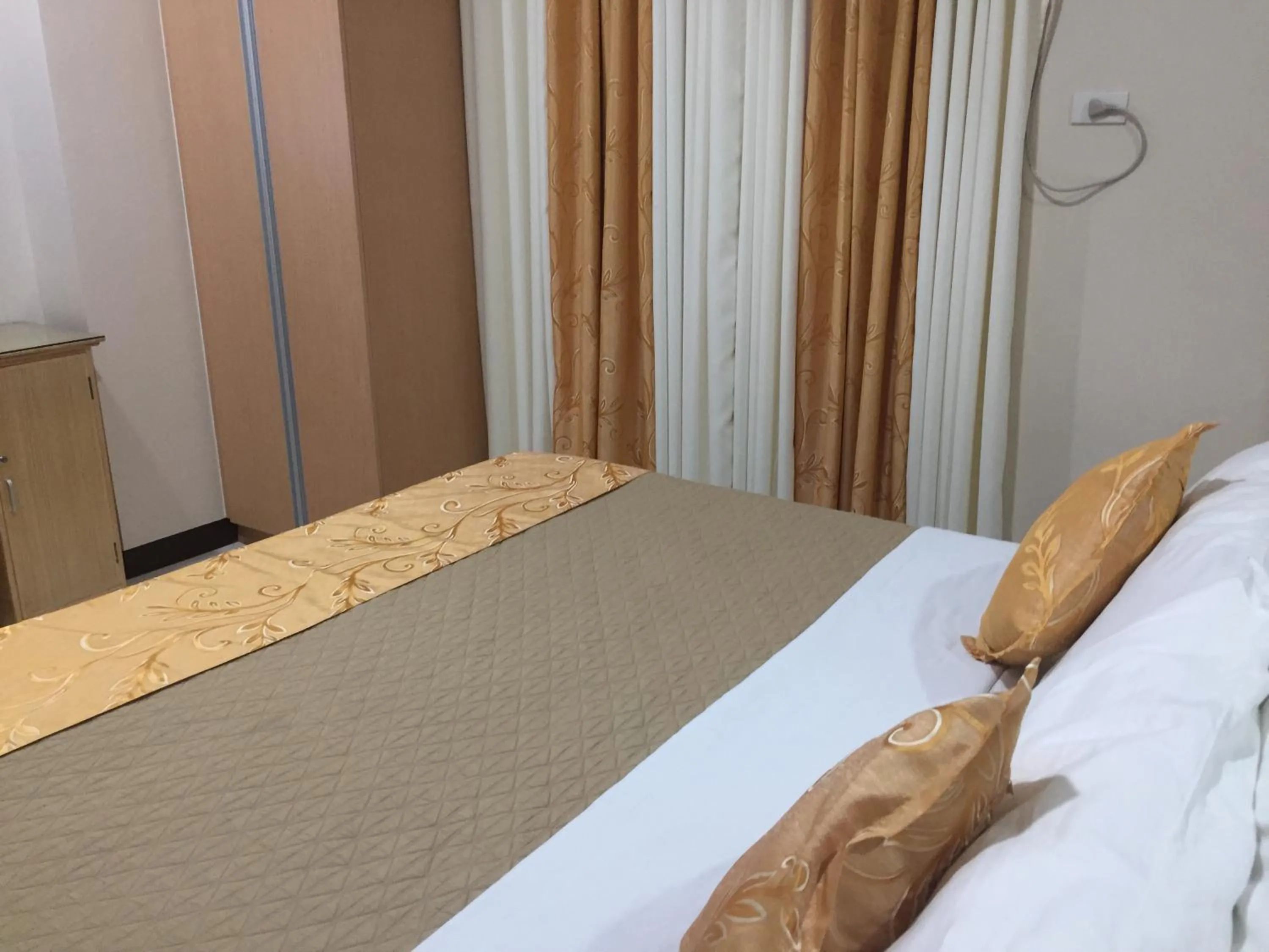 Bed in Condo 101 Newport