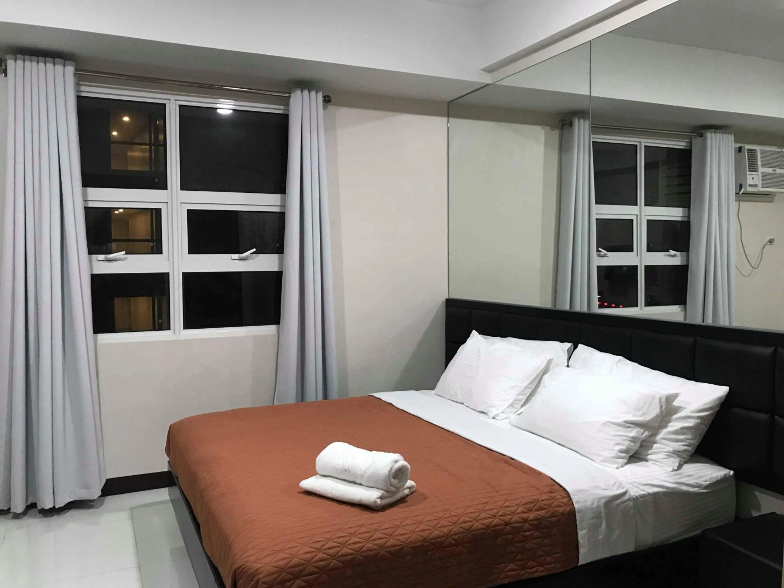 Bed in Condo 101 Newport