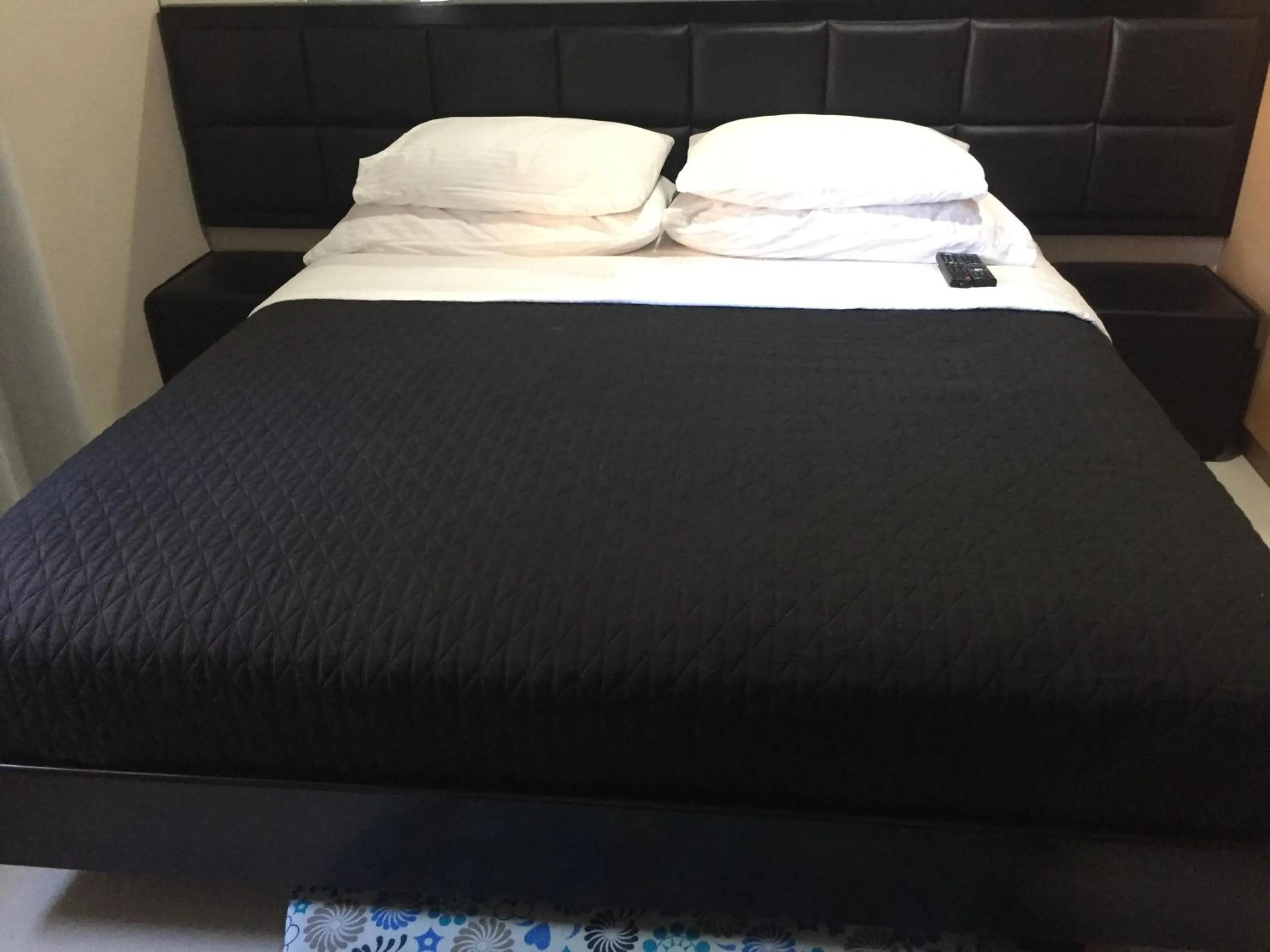 Bed in Condo 101 Newport