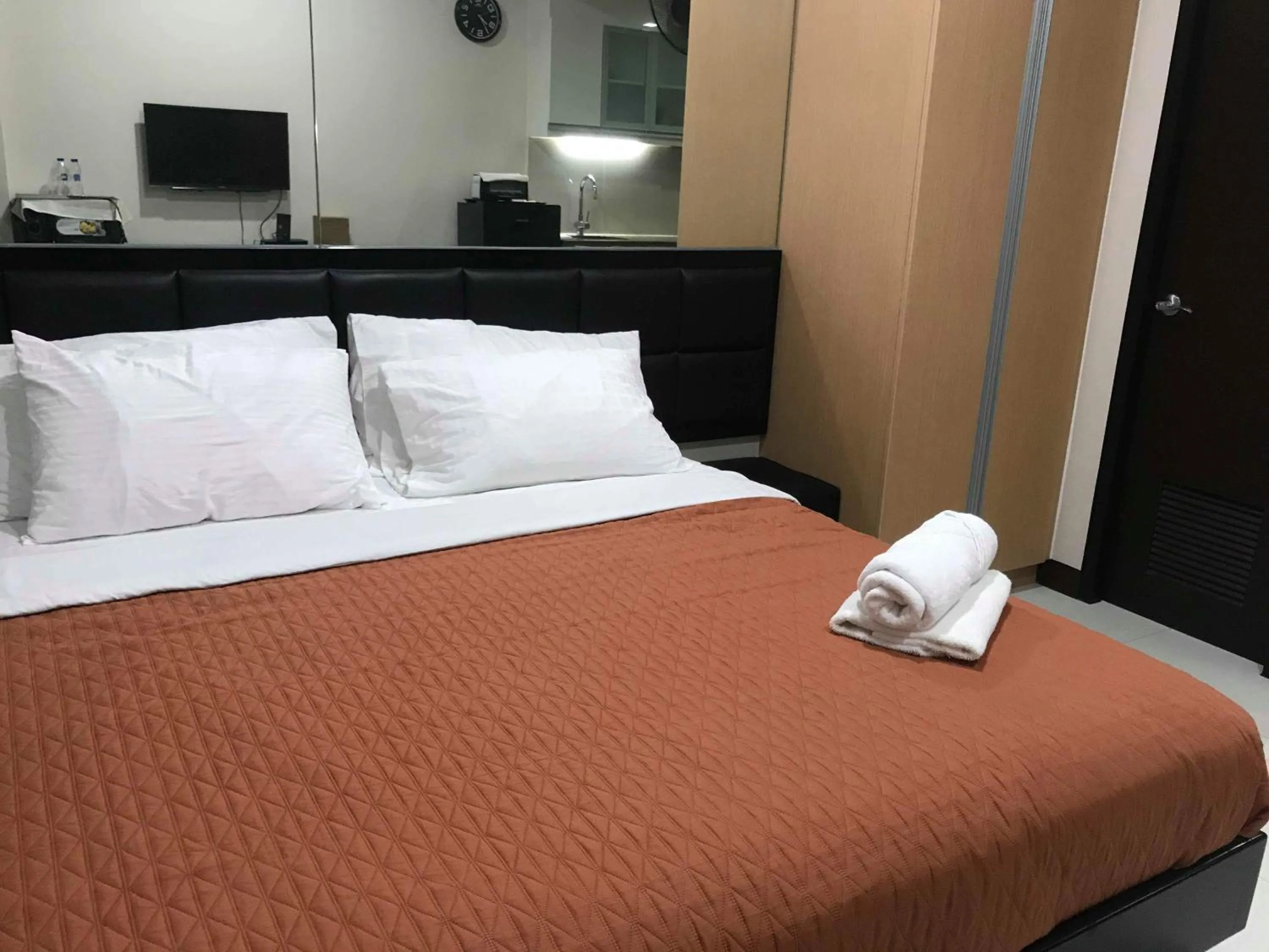 Bed in Condo 101 Newport