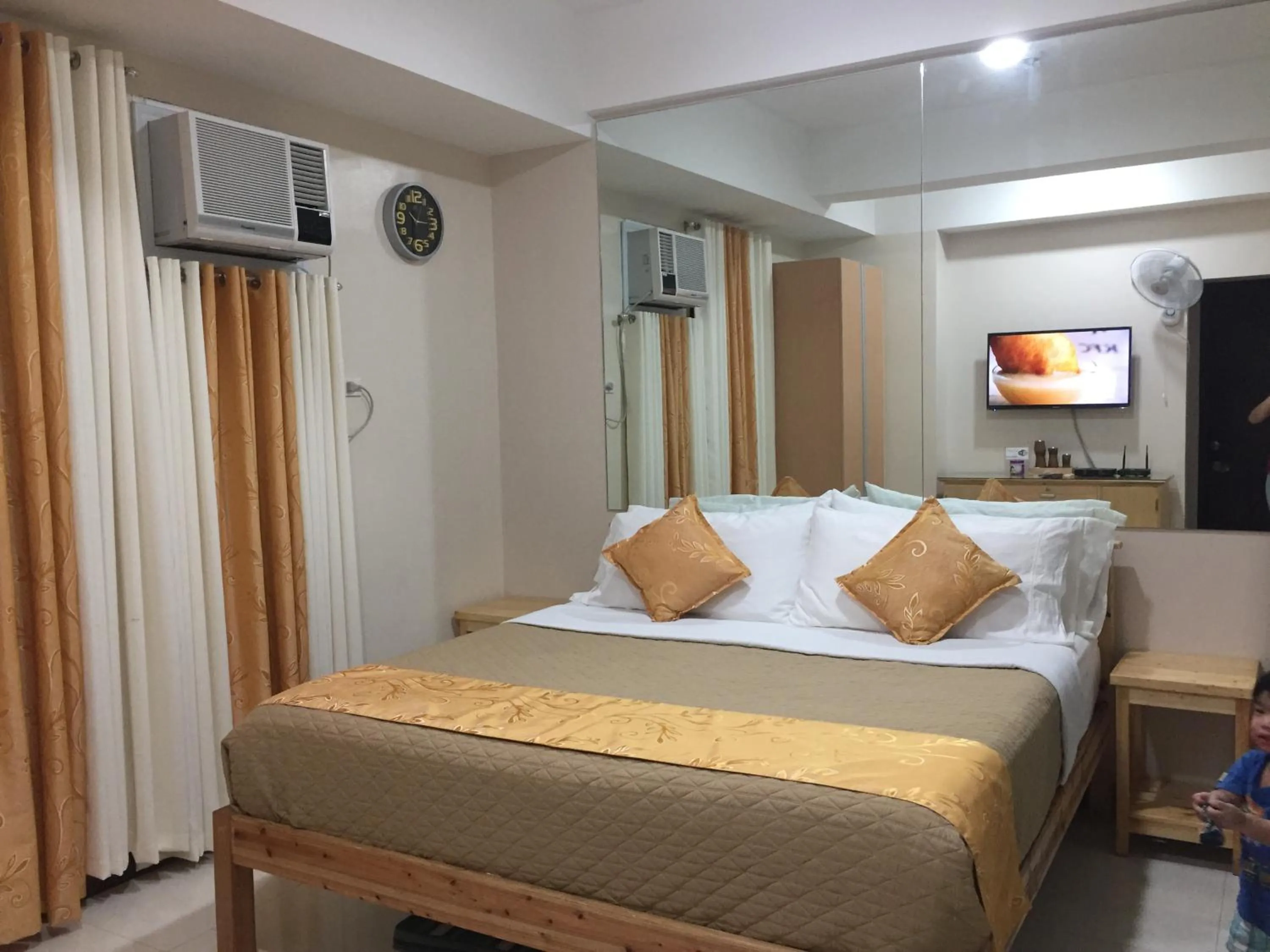 Bed in Condo 101 Newport