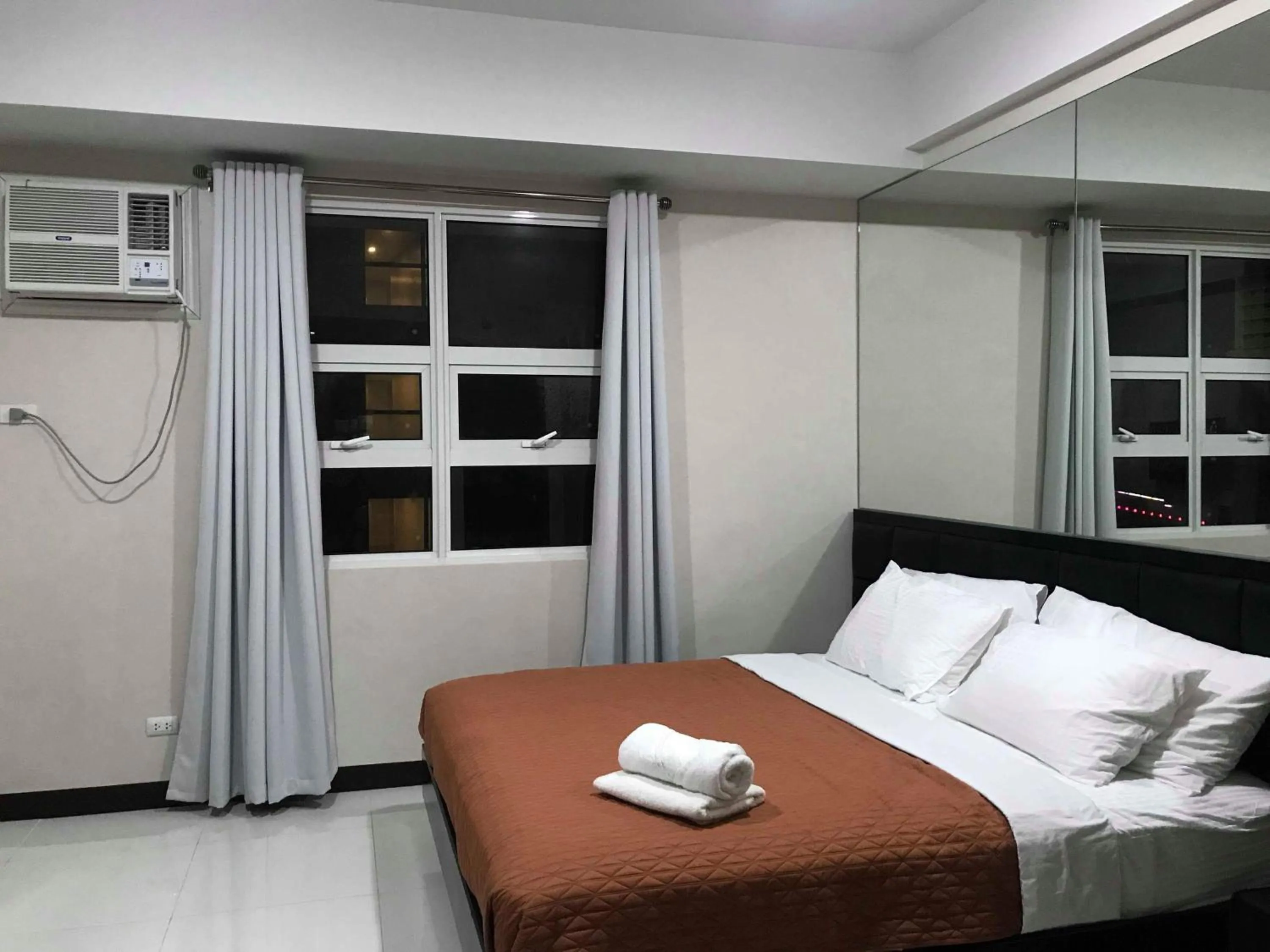 Bed in Condo 101 Newport