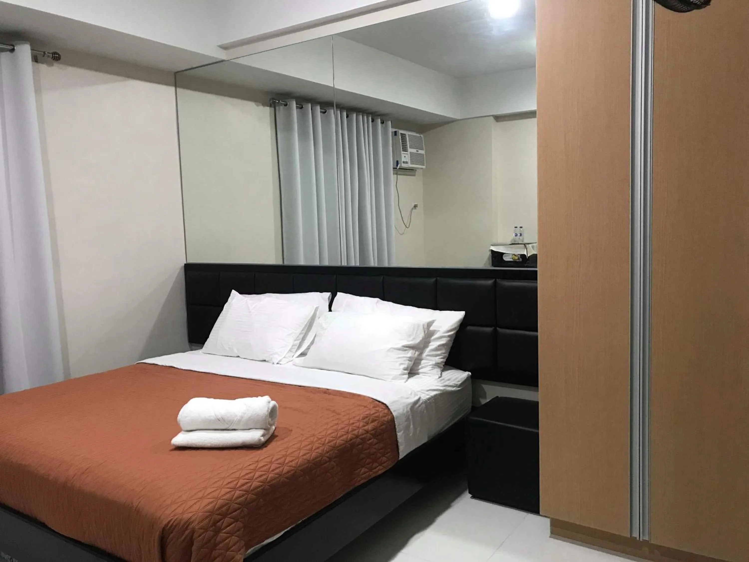 Bed in Condo 101 Newport