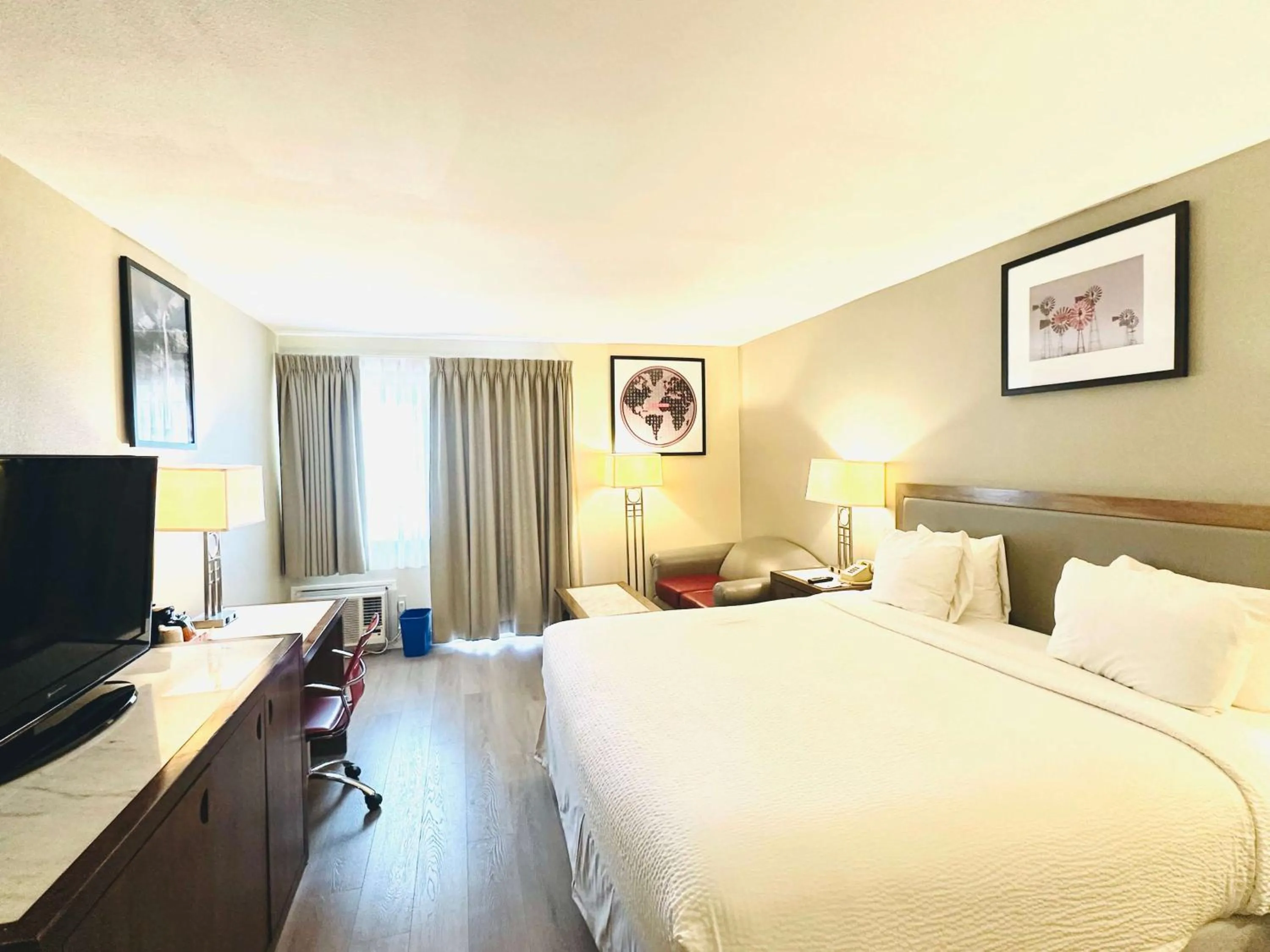 Photo of the whole room, Bed in Ramada Plaza by Wyndham Garden Grove/Anaheim South