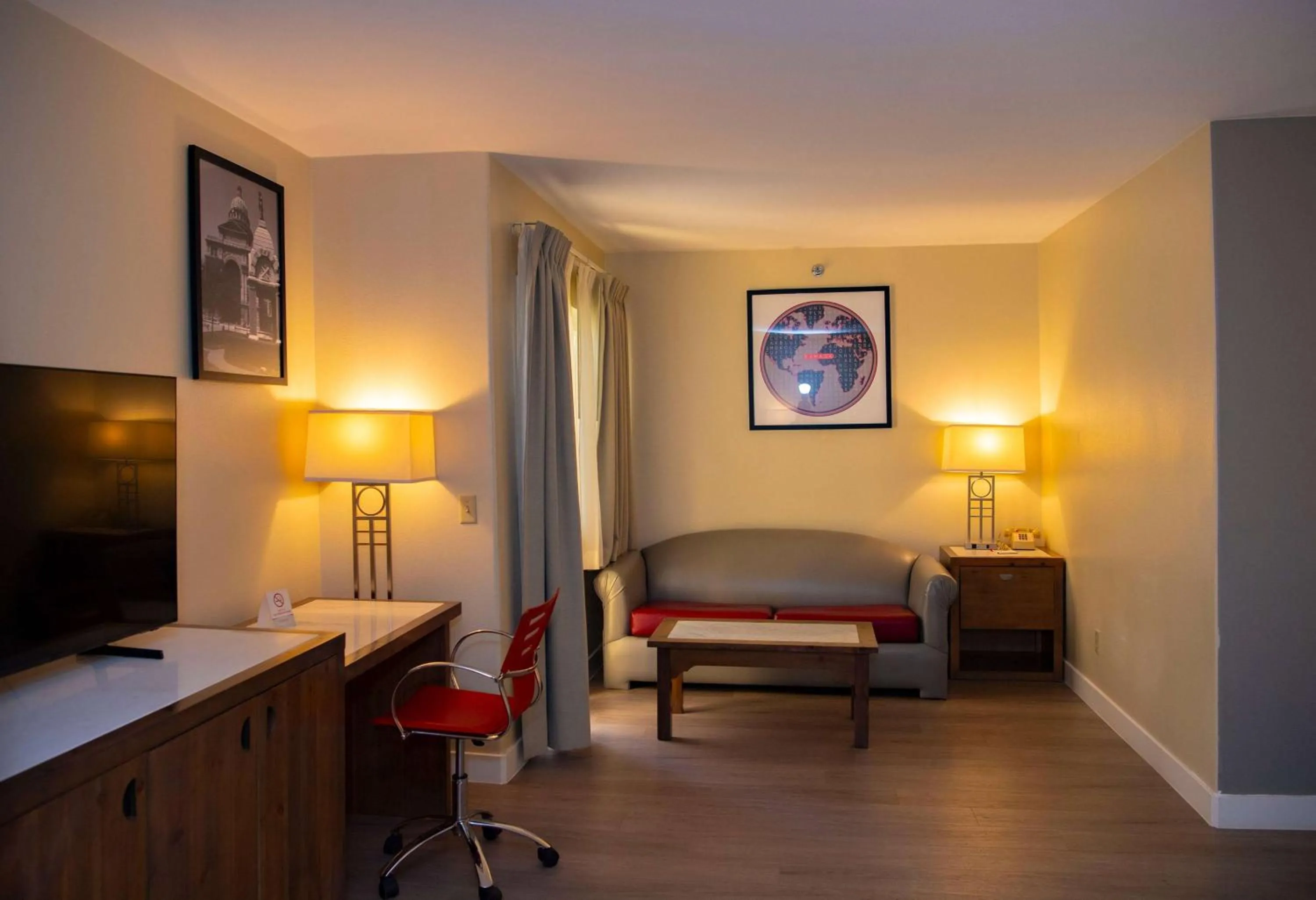 Photo of the whole room, Bed in Ramada Plaza by Wyndham Garden Grove/Anaheim South