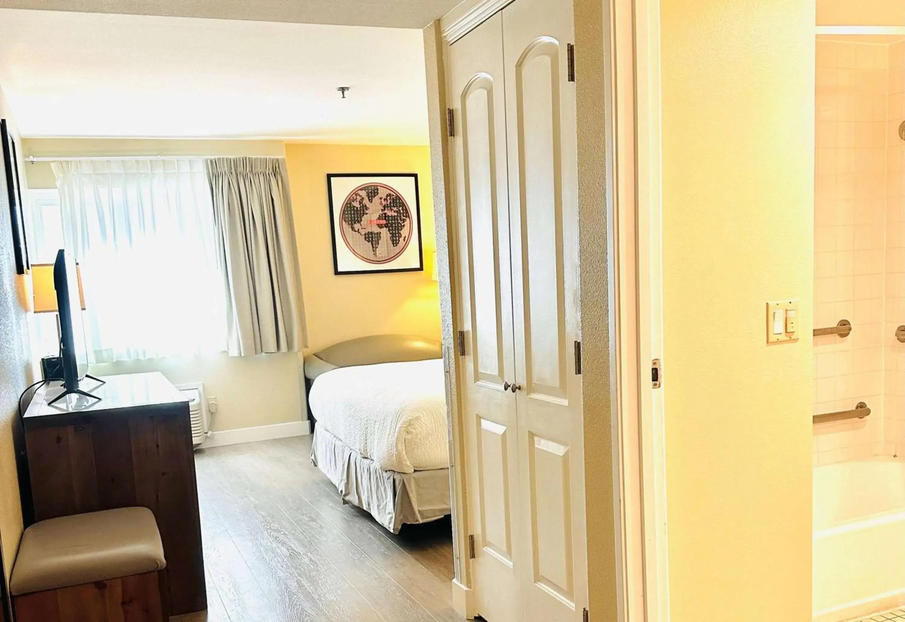 King Room - Disability Access - Non-Smoking in Ramada Plaza by Wyndham Garden Grove/Anaheim South King Room - Disability Access - Non-Smoking in Ramada Plaza by Wyndham Garden Grove/Anaheim South