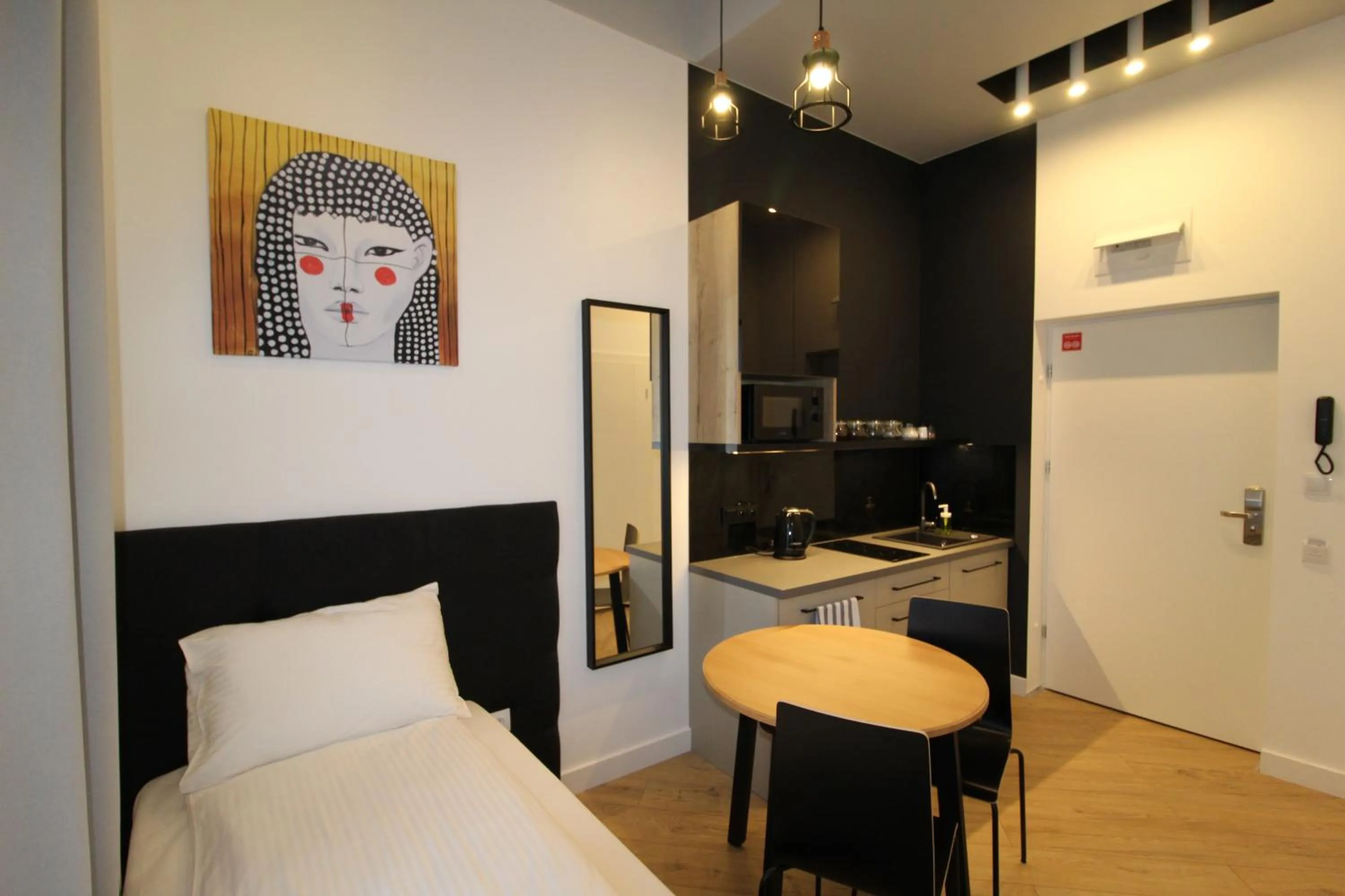 Kitchen or kitchenette, Bed in Apartamenty Nowa Kamienica Częstochowa Centrum Szymanowskiego 22A