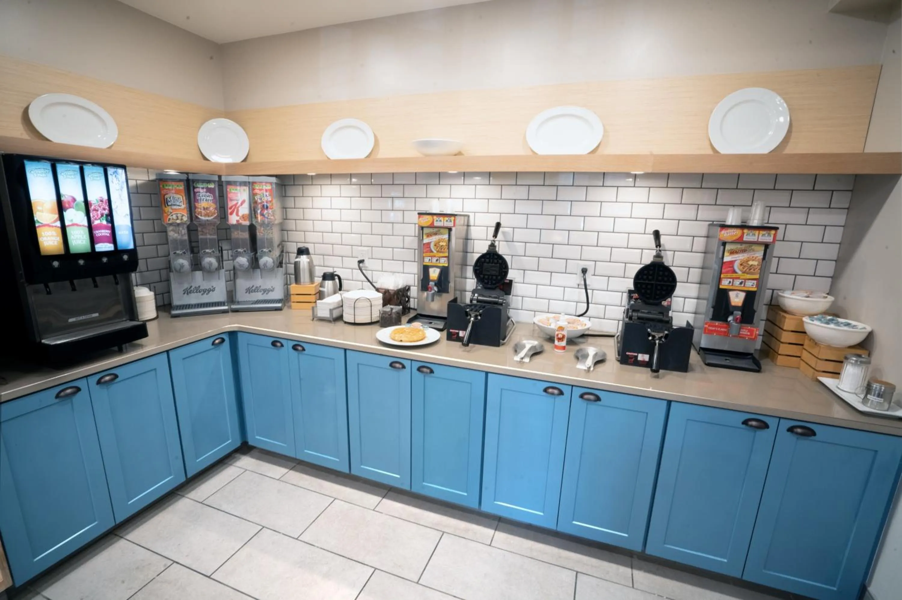 Breakfast in Country Inn & Suites by Radisson, State College Penn State Area , PA