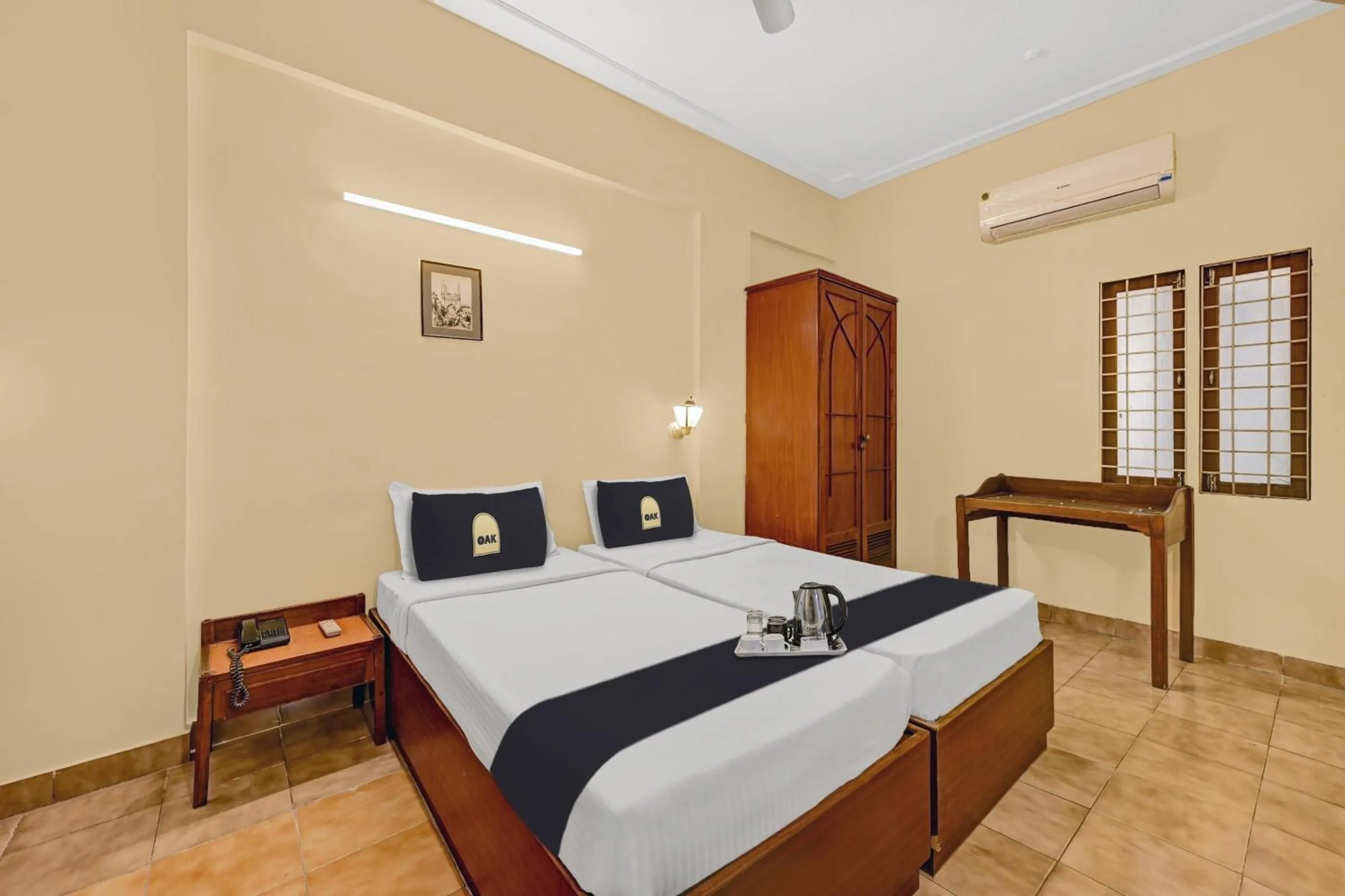 Bedroom, Bed in Townhouse OAK Hotel Belsons Taj Mahal