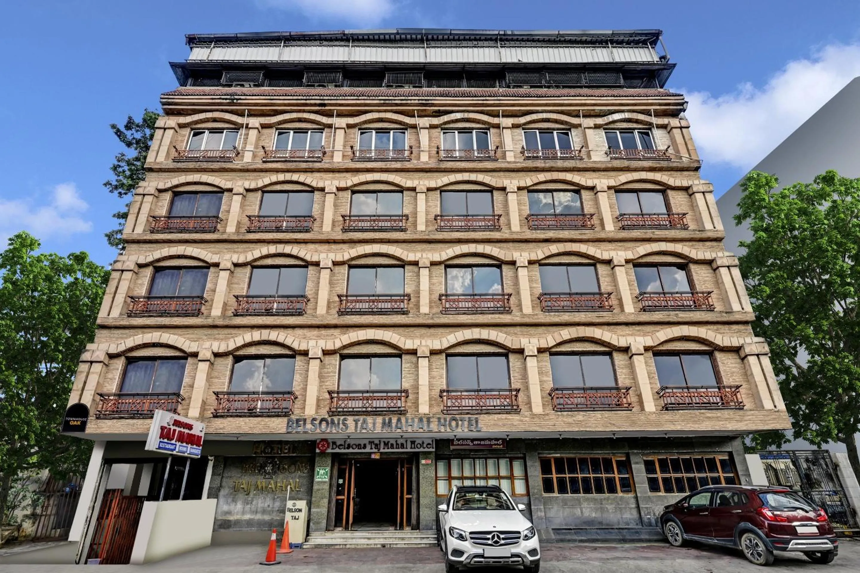 Facade/entrance in Super Townhouse OAK Hotel Belsons Taj Mahal