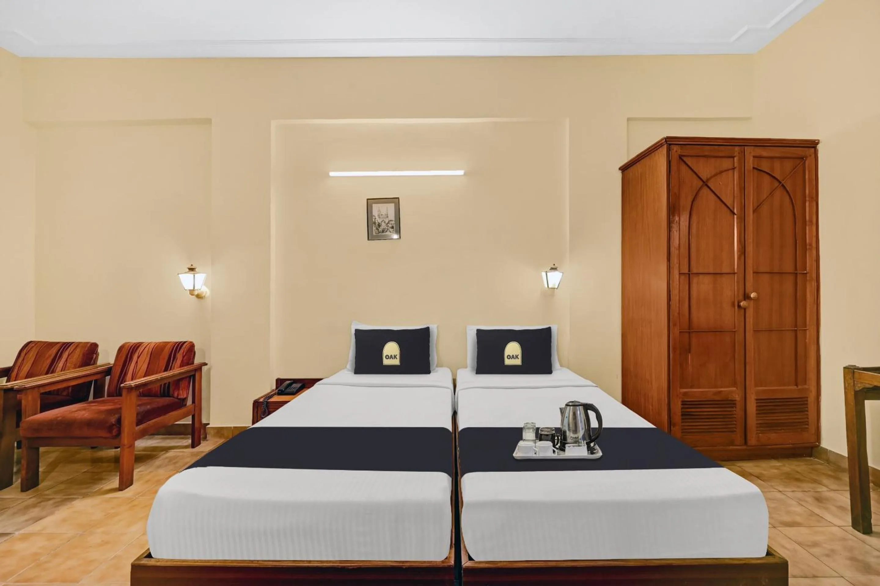 Classic Triple Room - single occupancy in Townhouse OAK Hotel Belsons Taj Mahal