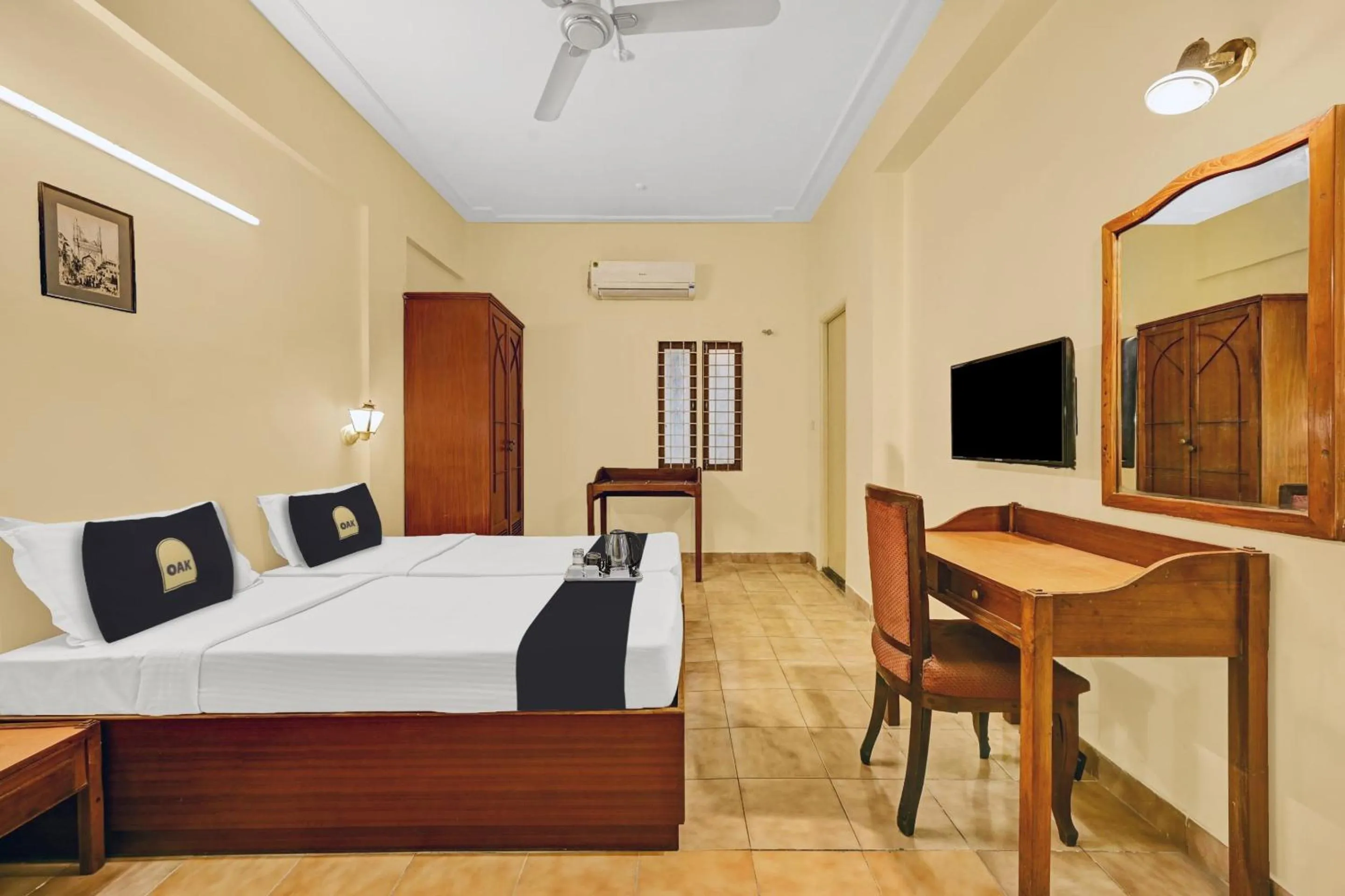 Bedroom, Bed in Townhouse OAK Hotel Belsons Taj Mahal