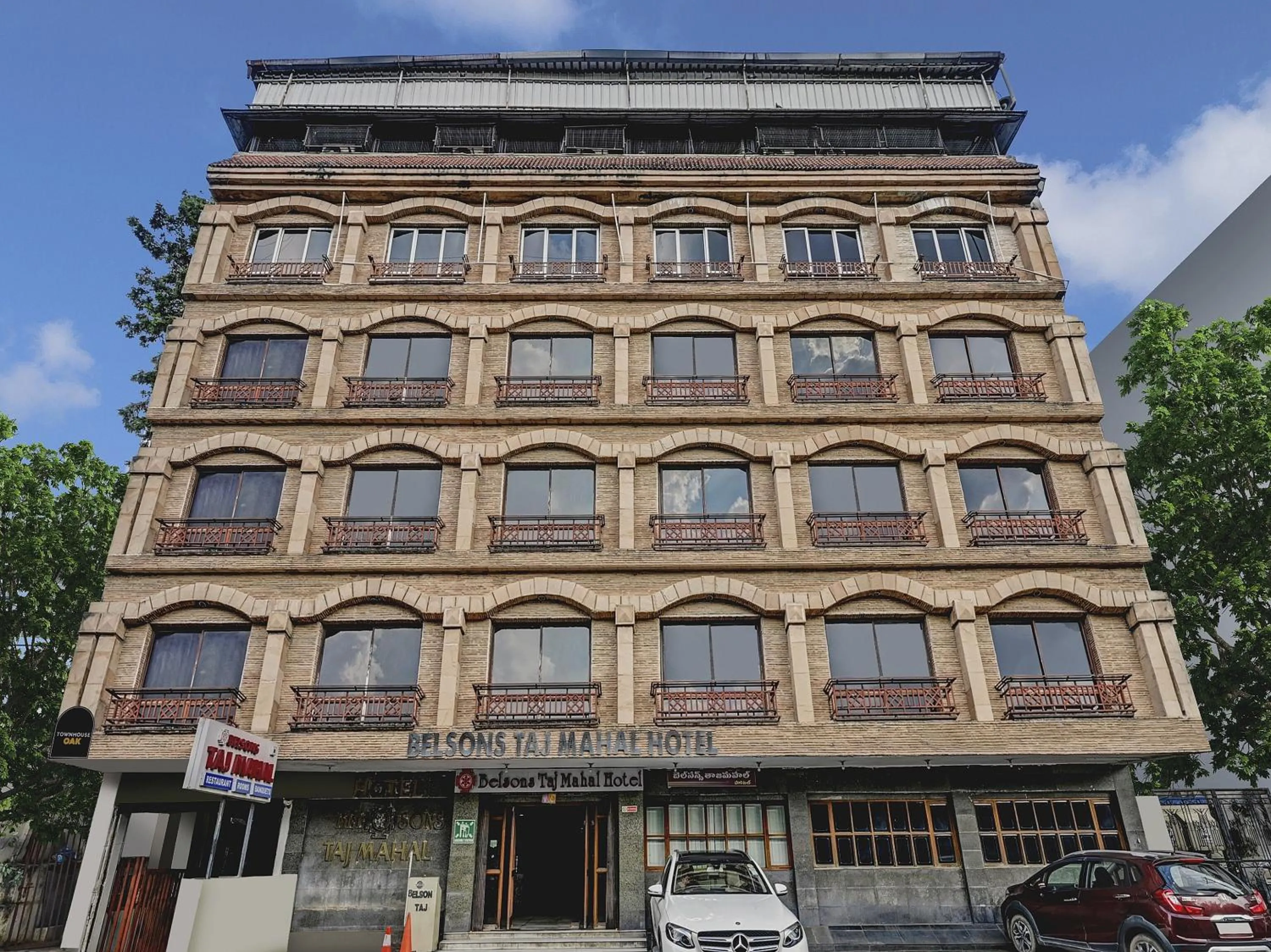 Facade/entrance in Super Townhouse OAK Hotel Belsons Taj Mahal