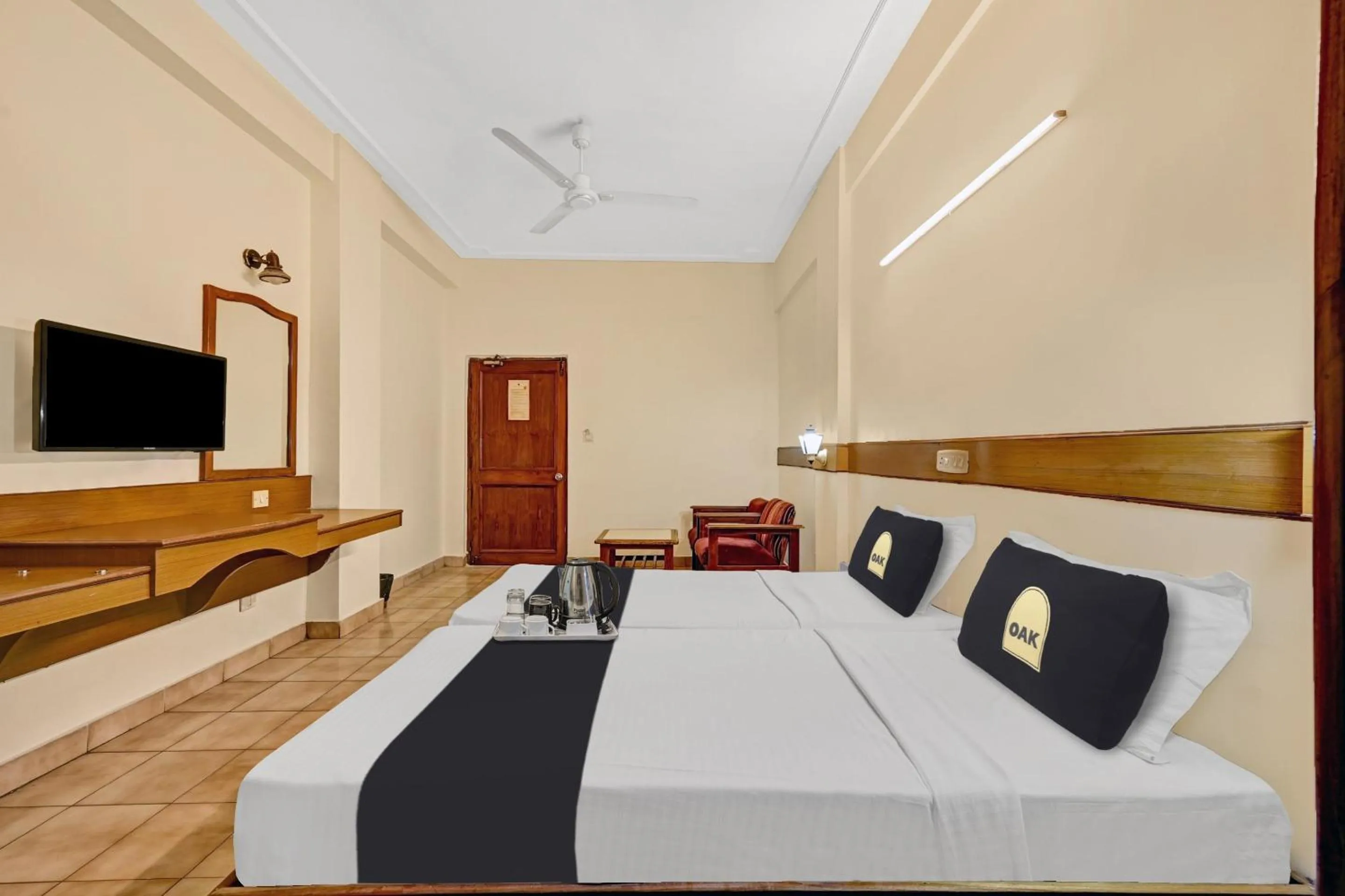 Bedroom, Bed in Super Townhouse OAK Hotel Belsons Taj Mahal
