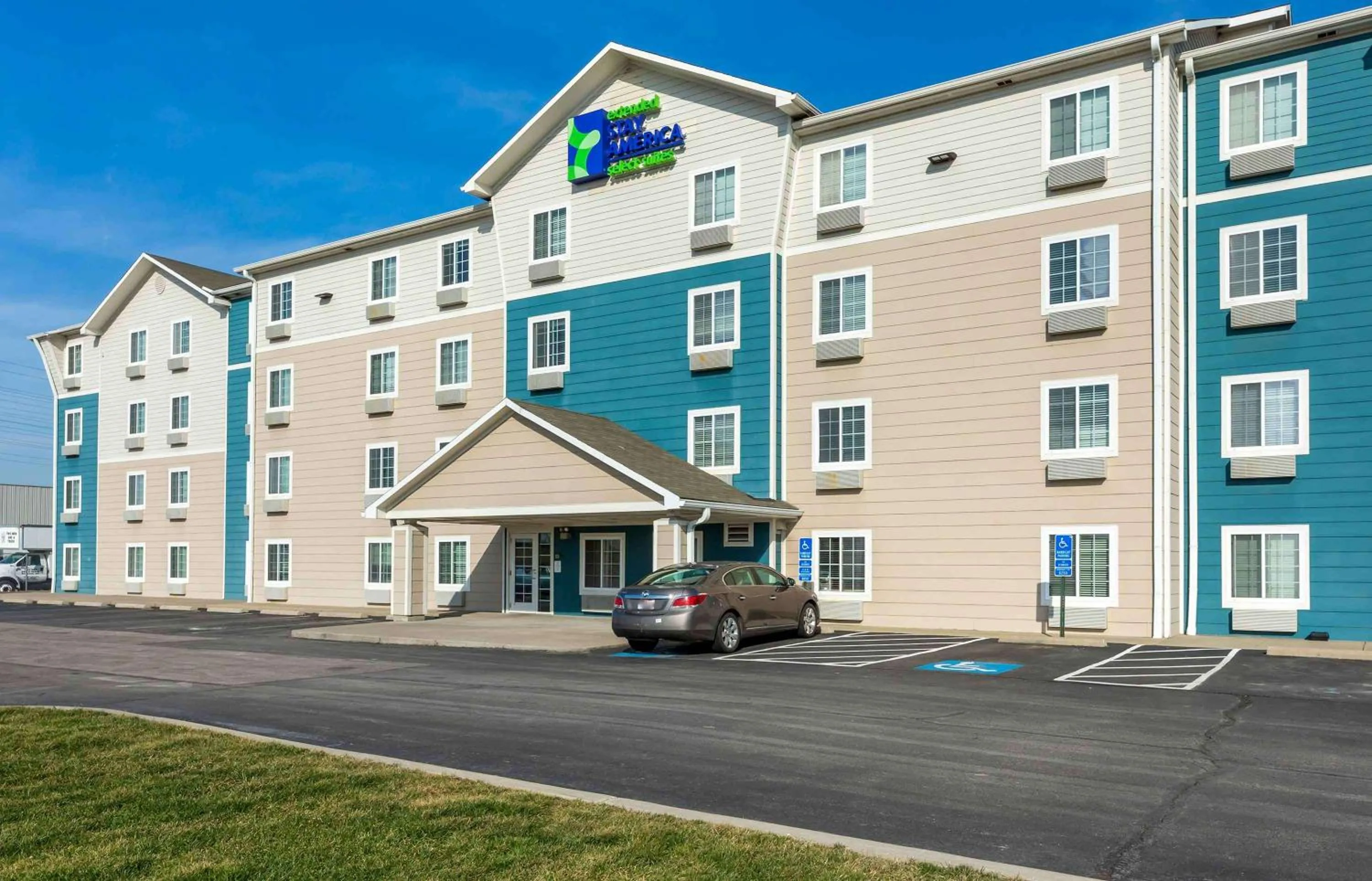 Property building in Extended Stay America Select Suites - Cleveland - Avon