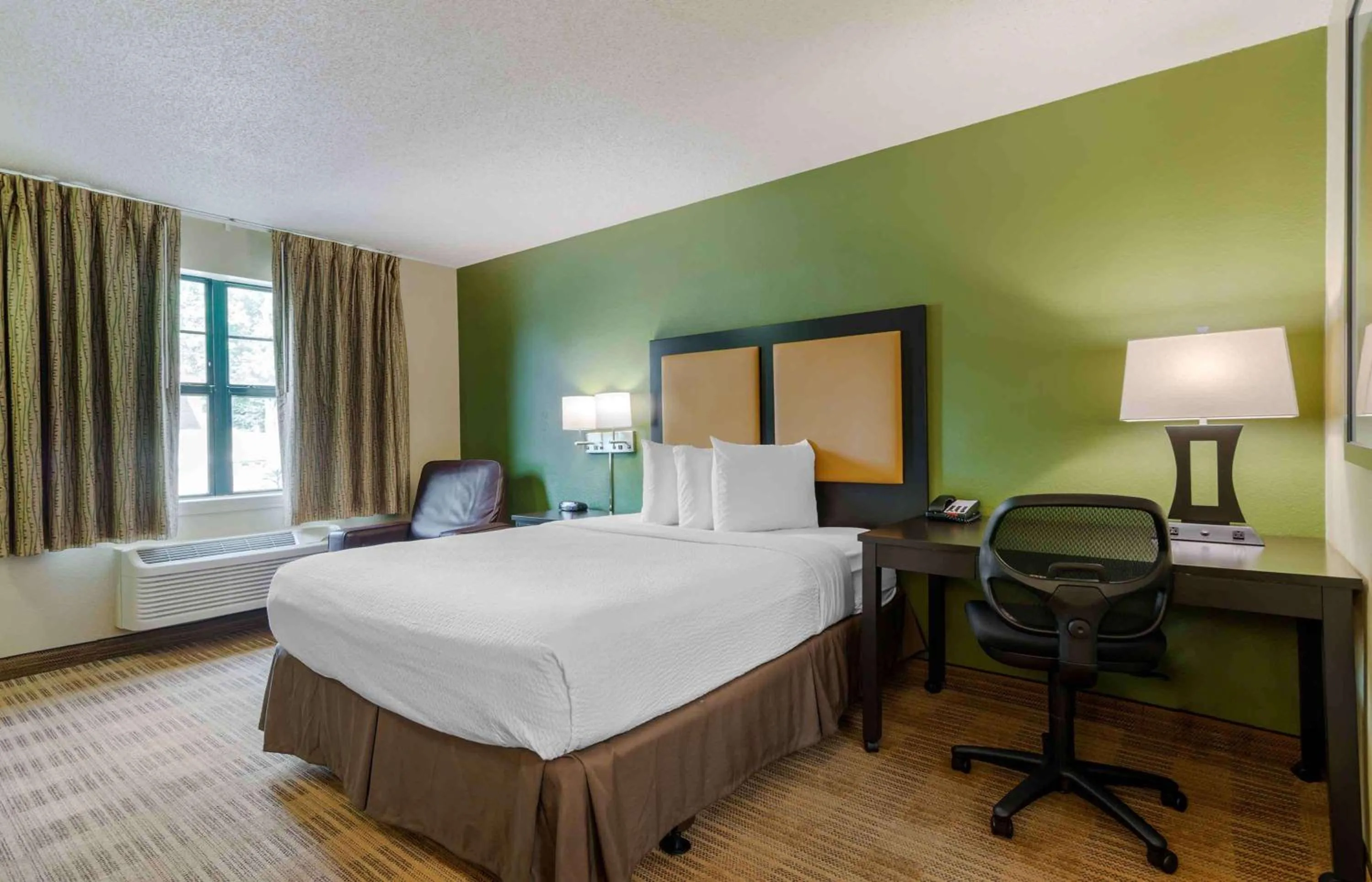 Bedroom, Bed in Extended Stay America Select Suites - Atlanta - Marietta - Windy Hill
