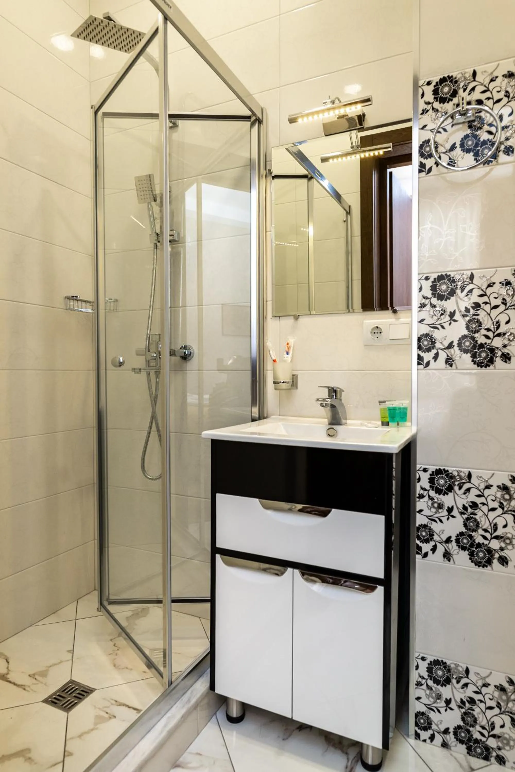 Shower in Ornament Hotel