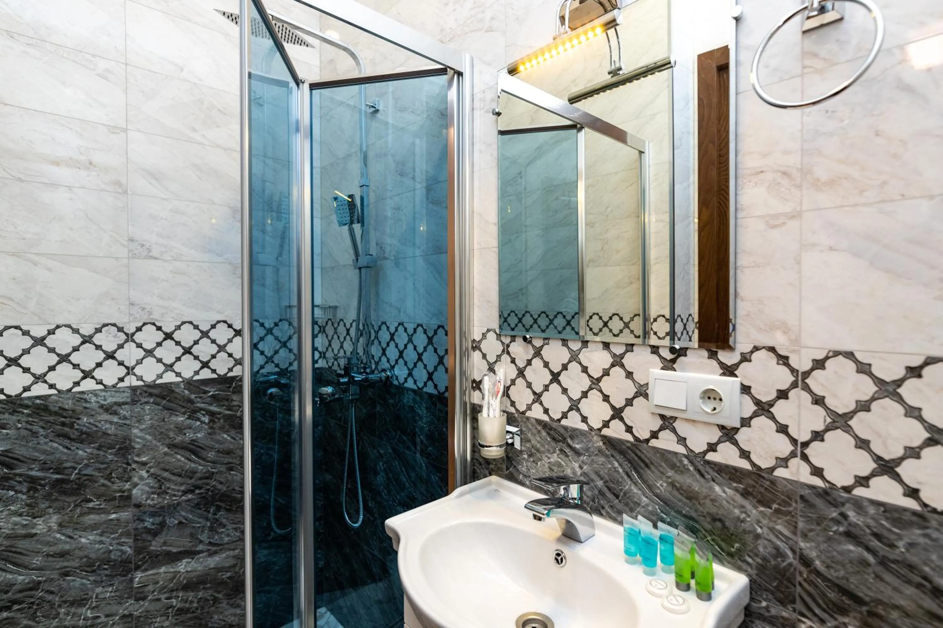 Shower in Ornament Hotel