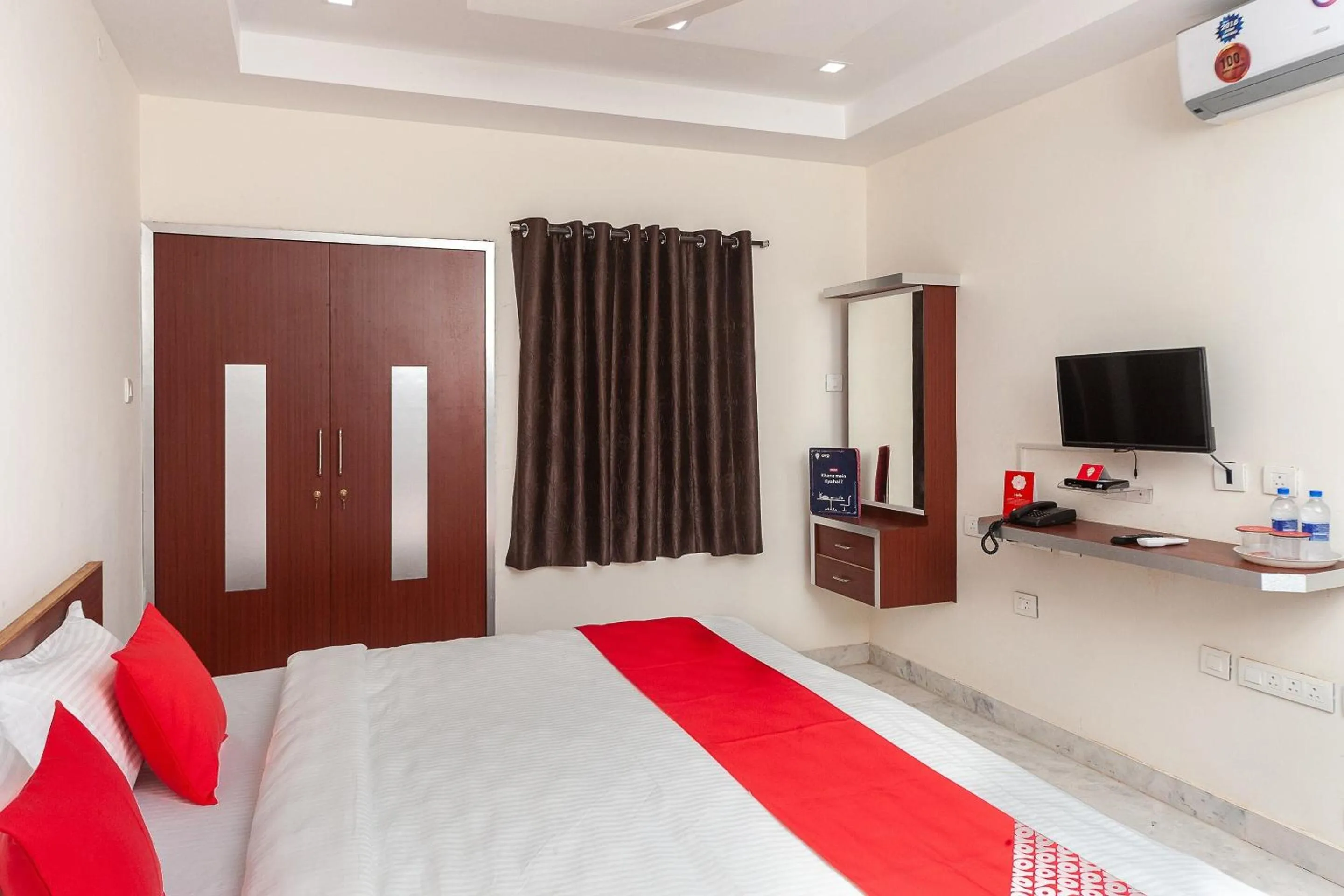 Bedroom, Bed in Hotel O Le Mint OMR