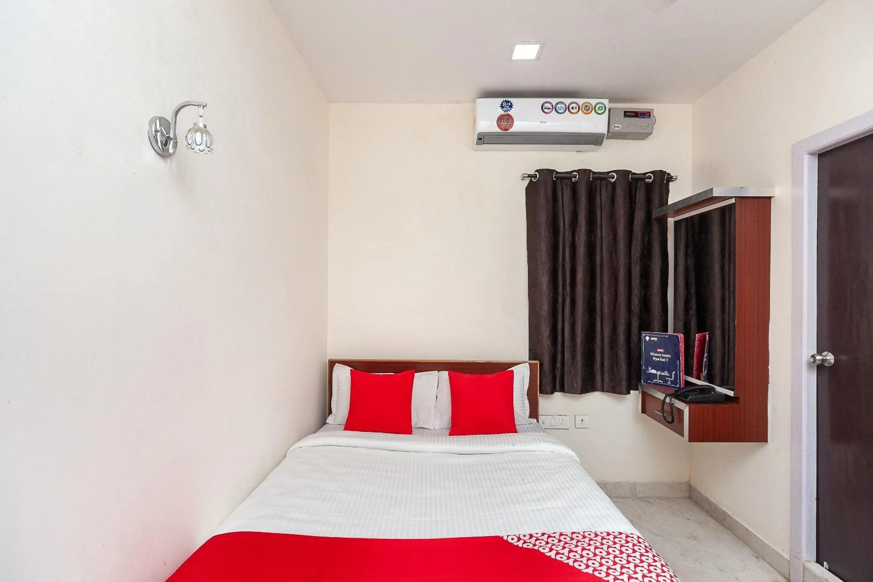 Bedroom, Bed in Hotel O Le Mint OMR