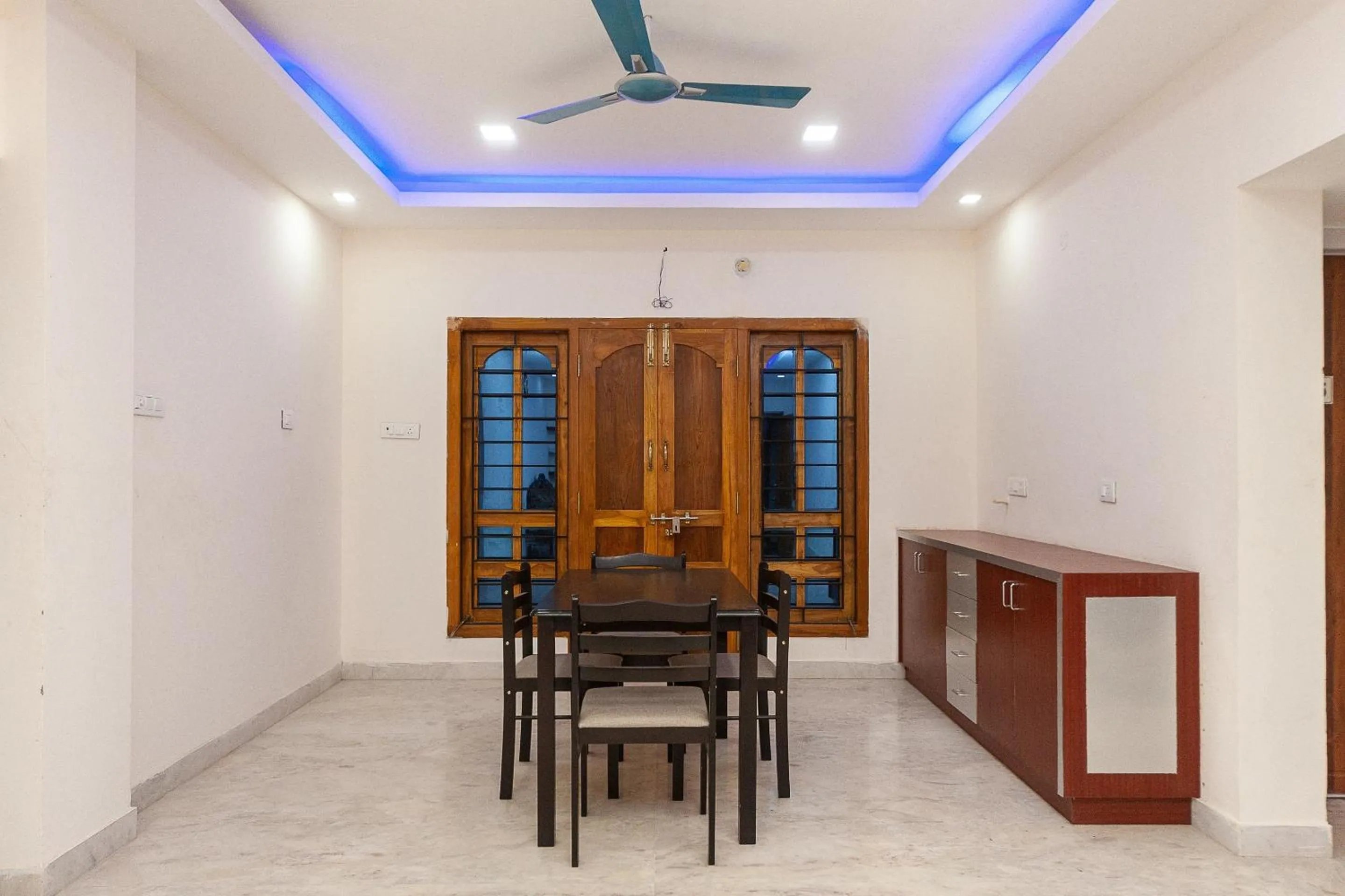 Bedroom in Hotel O Le Mint OMR