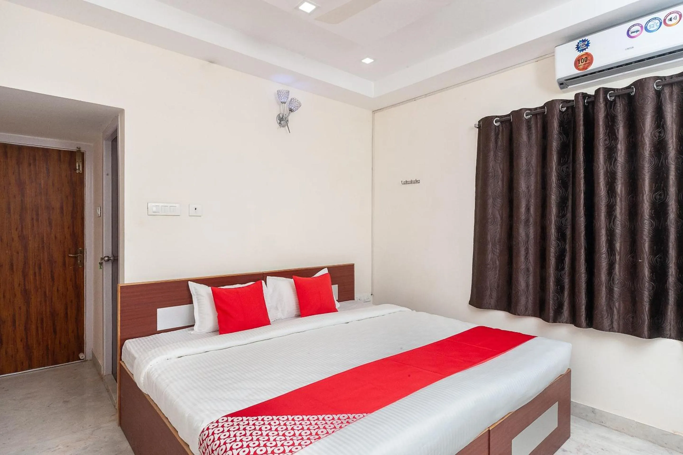 Bedroom, Bed in Hotel O Le Mint OMR