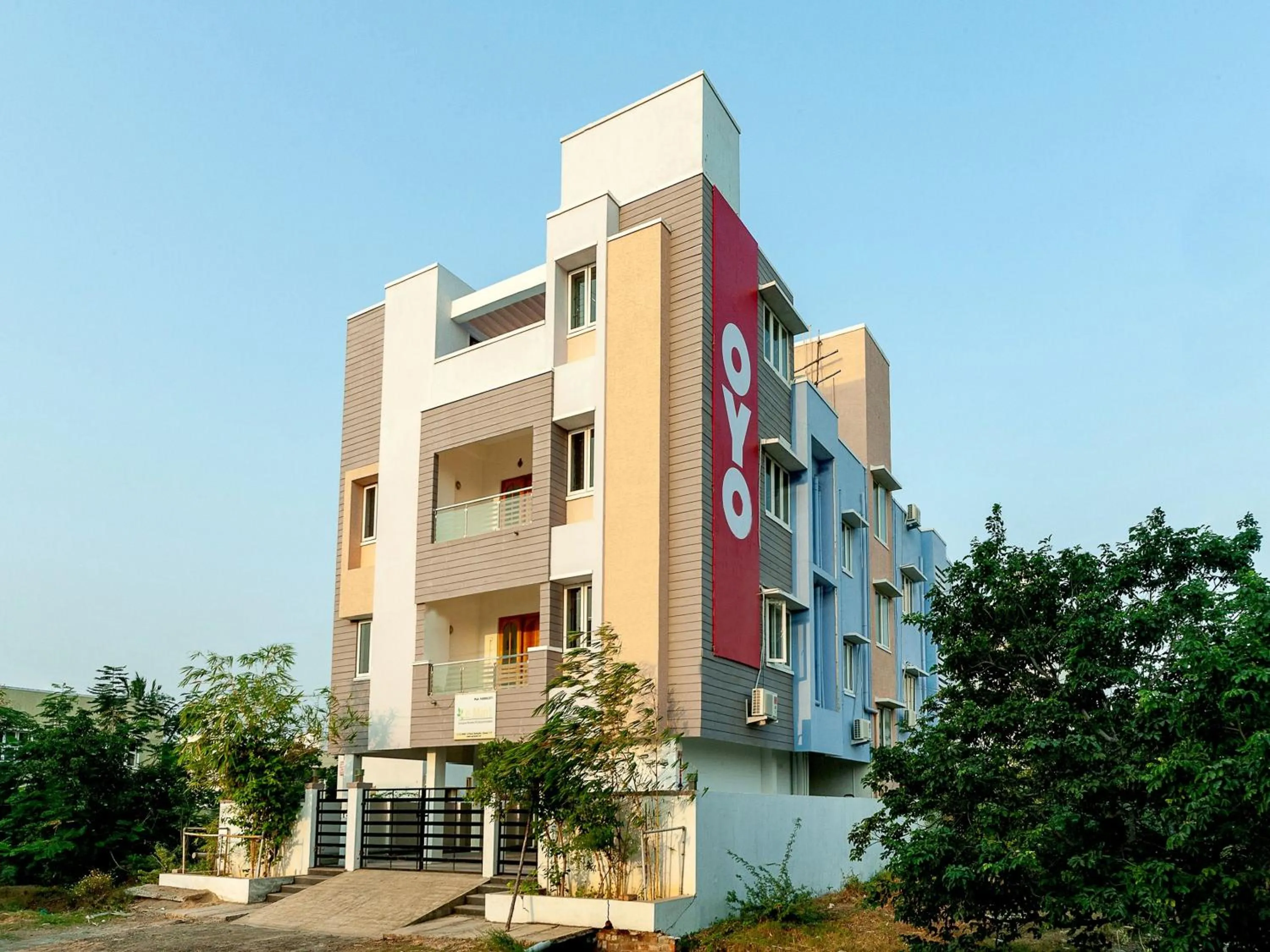 Facade/entrance in Hotel O Le Mint OMR