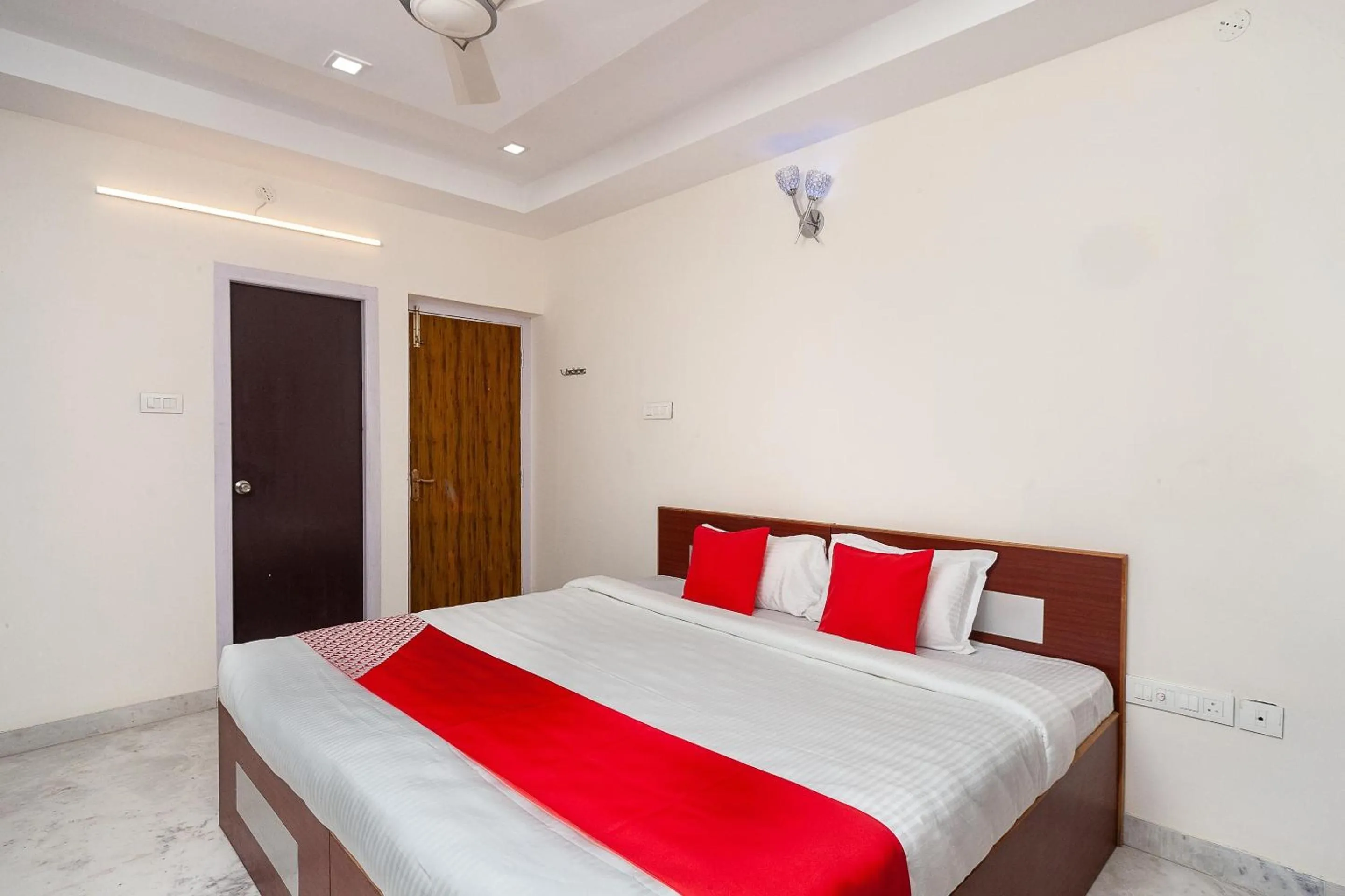 Bedroom, Bed in Hotel O Le Mint OMR