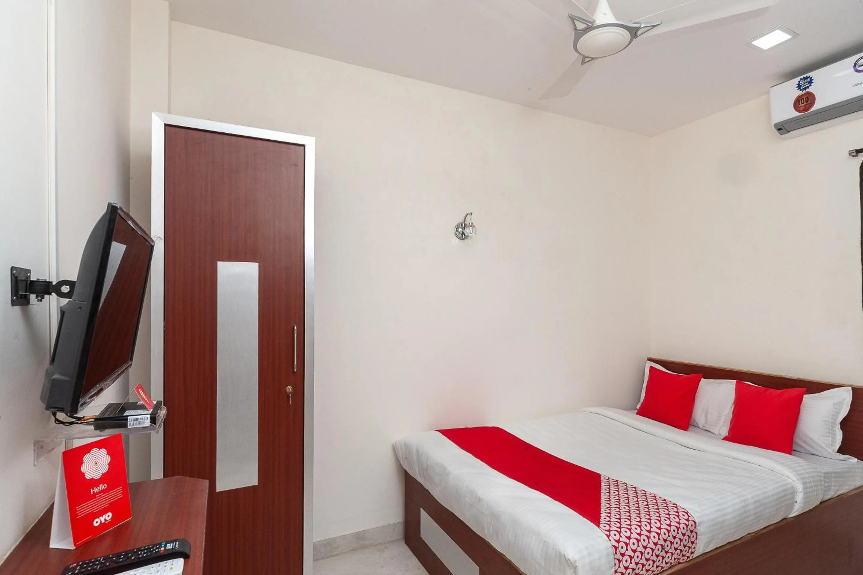 Bedroom, Bed in Hotel O Le Mint OMR