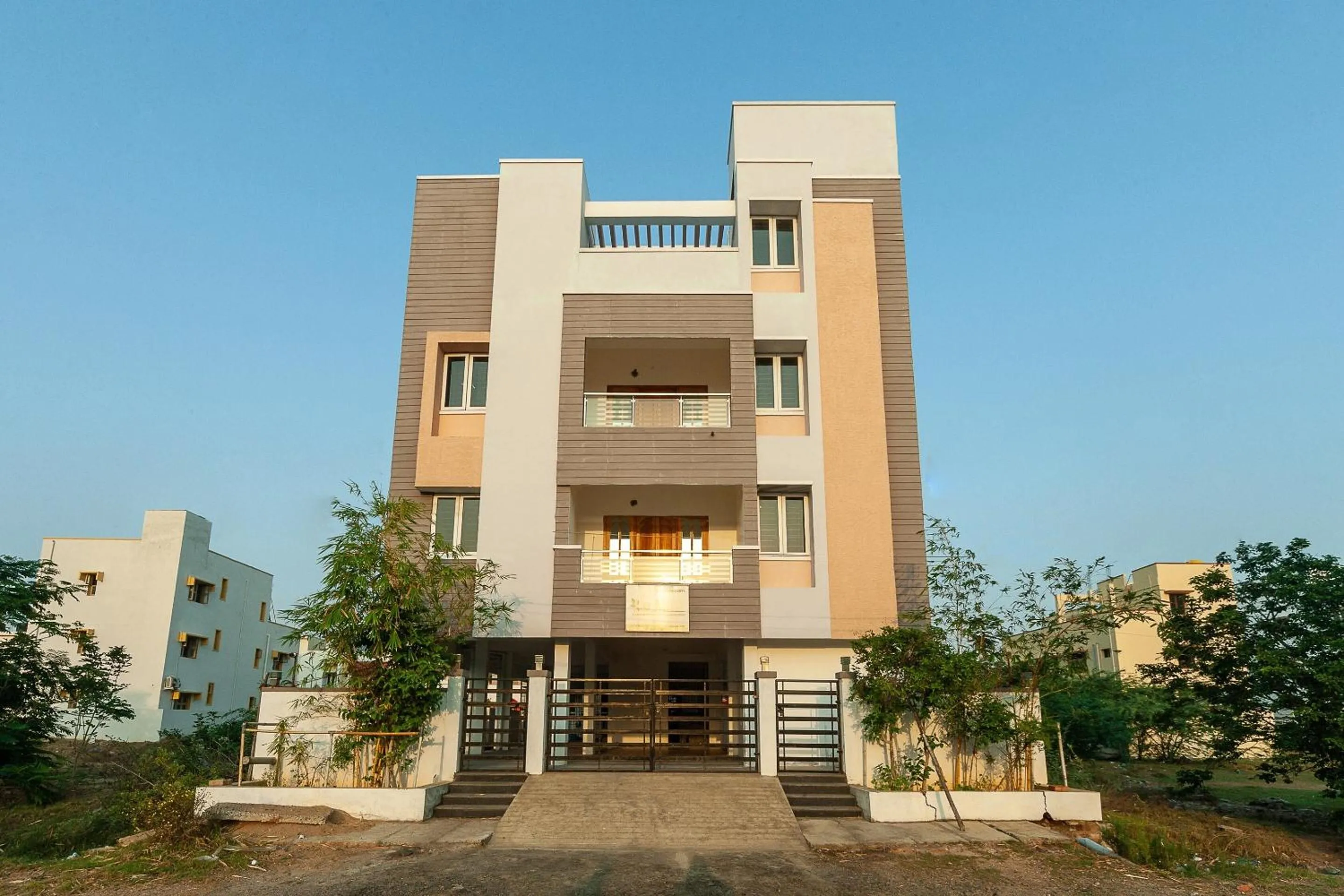 Facade/entrance in Hotel O Le Mint OMR