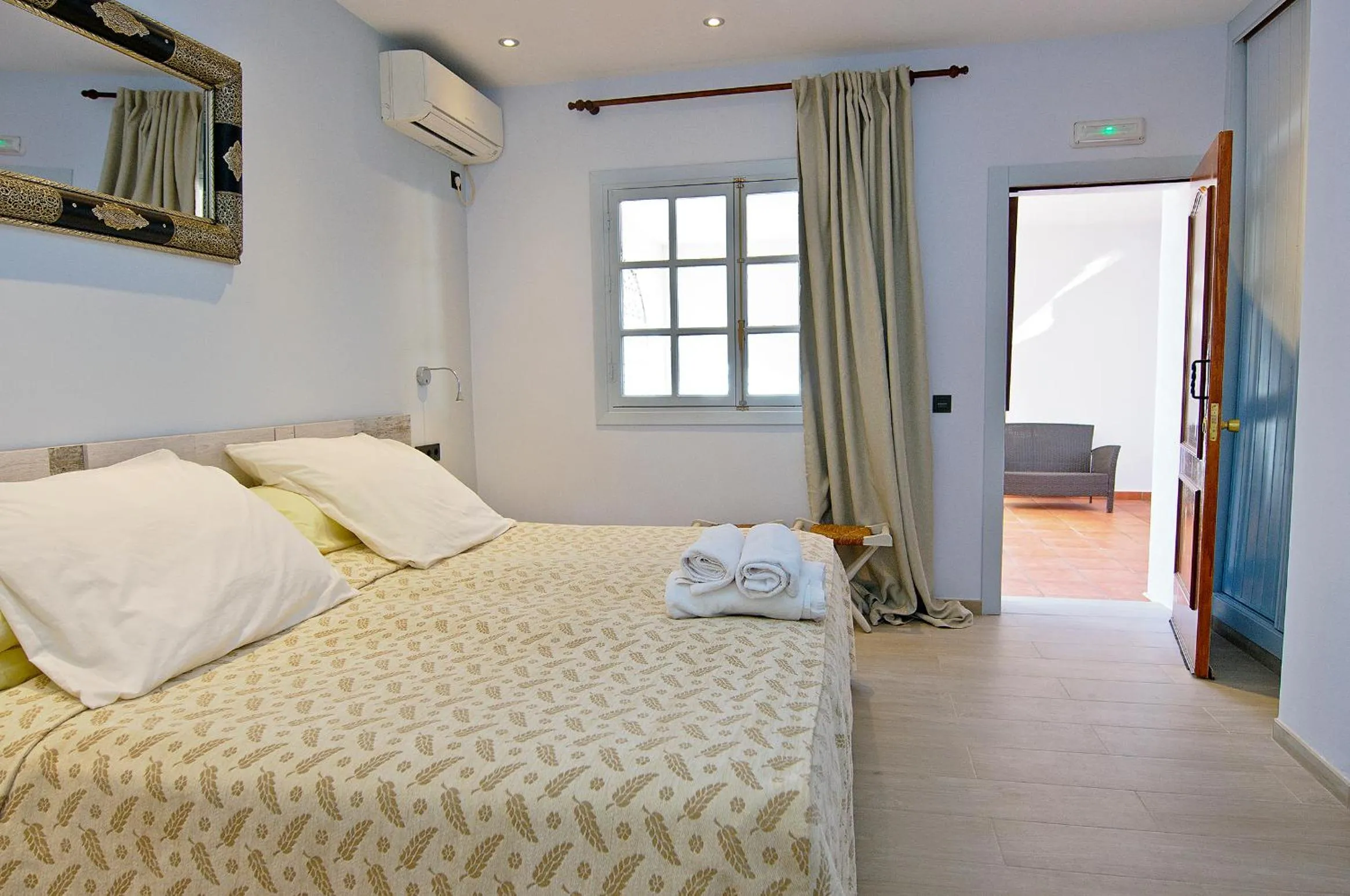Photo of the whole room, Bed in Family Agua Amarga