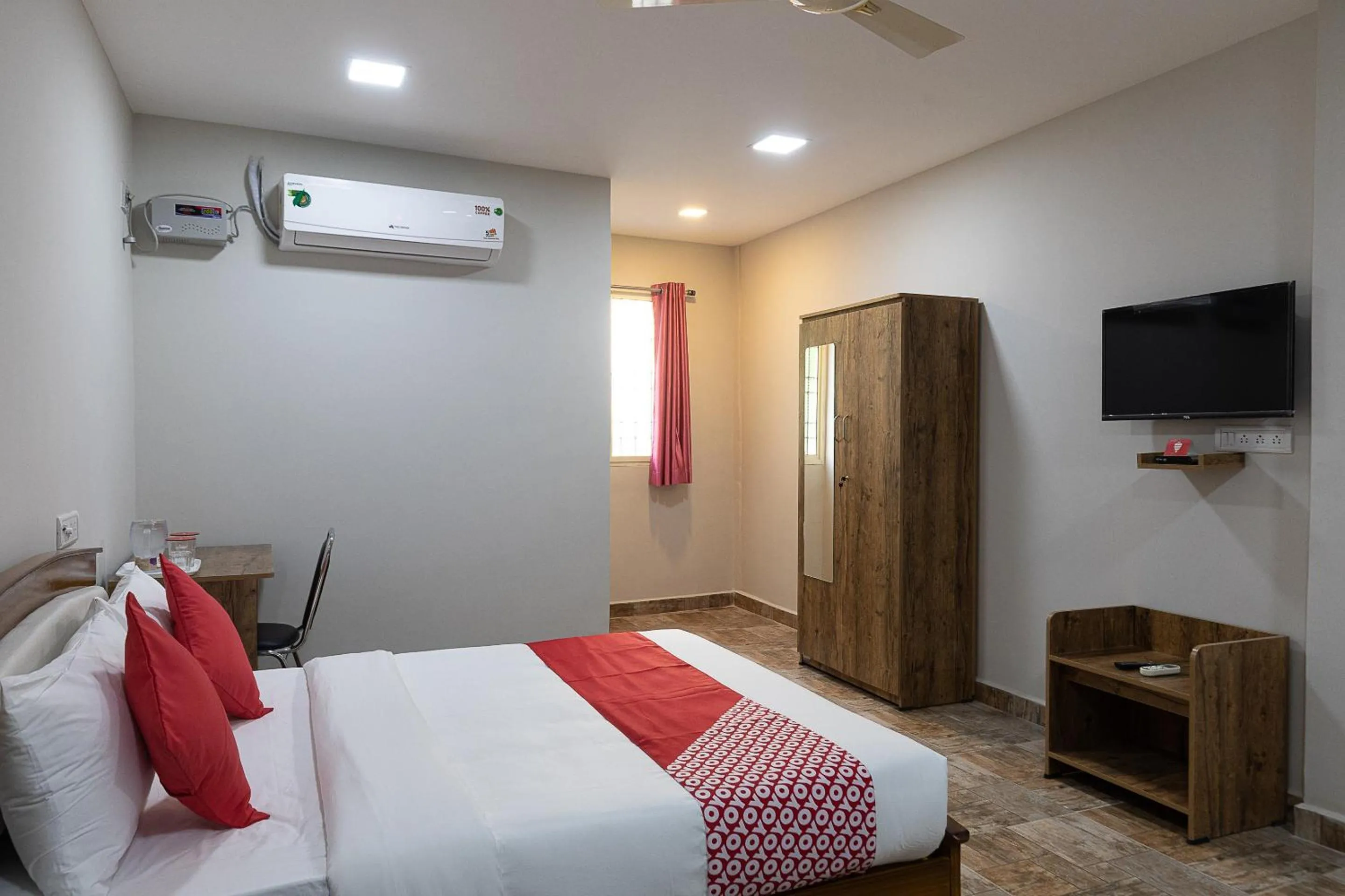 Facade/entrance, Bed in Hotel O Nestle inn