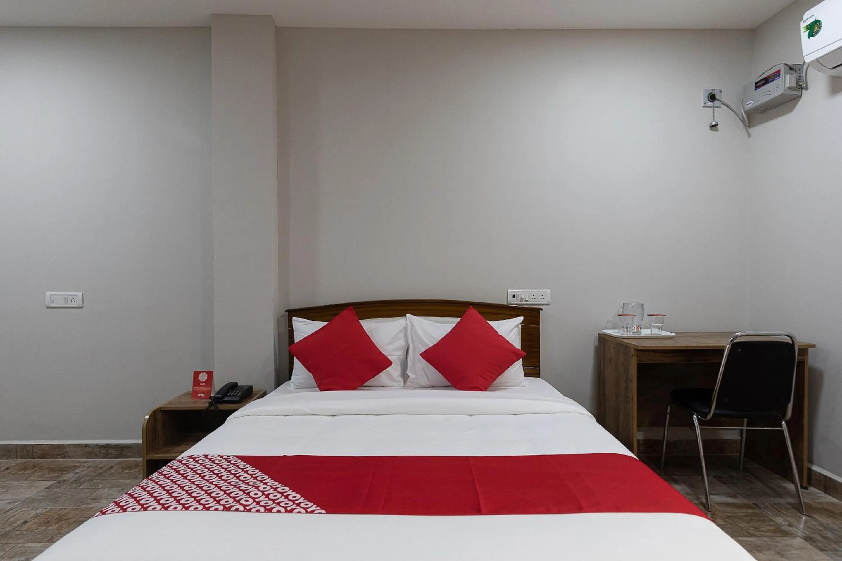 Bedroom, Bed in Hotel O Nestle inn