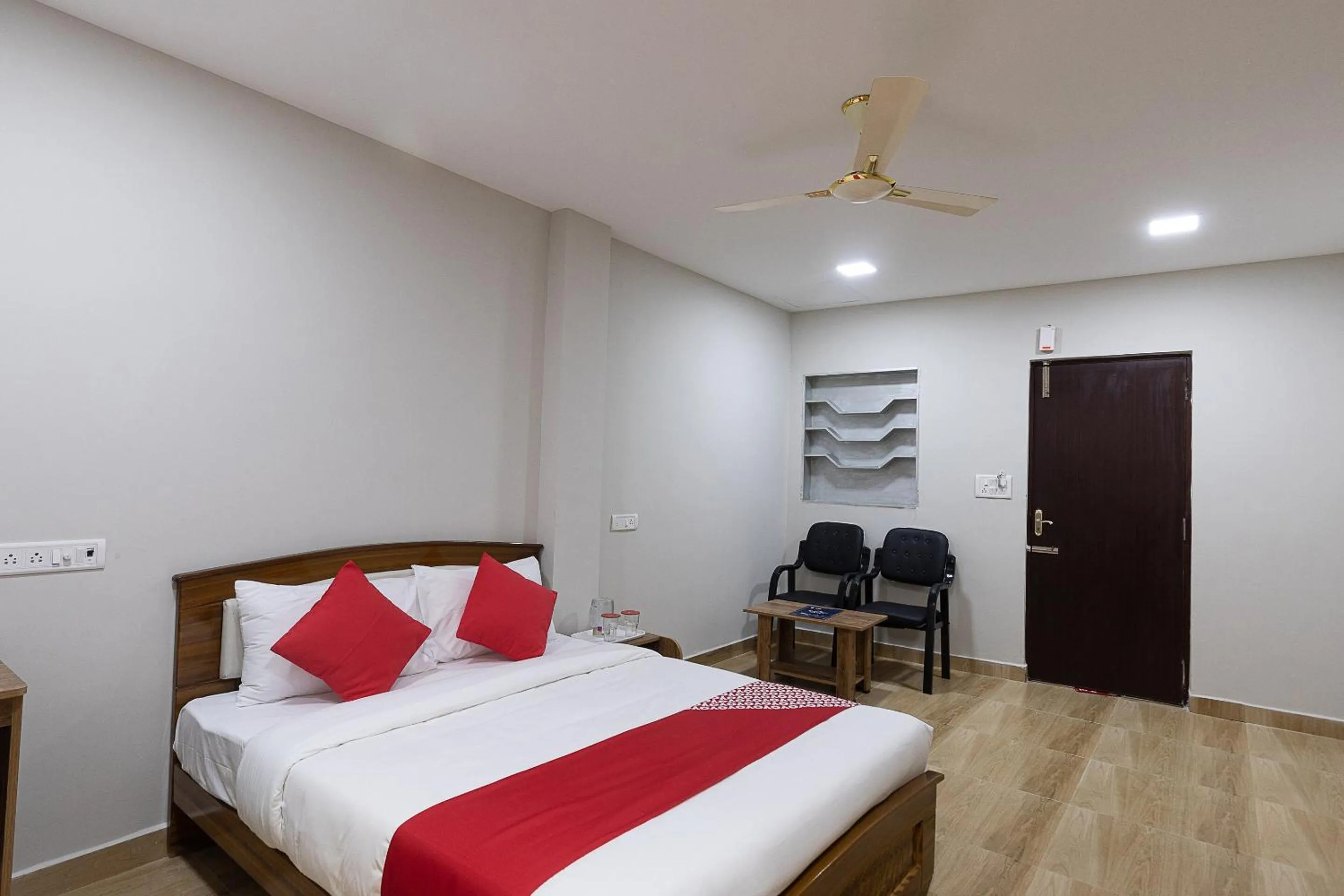 Bathroom, Bed in Hotel O Nestle inn