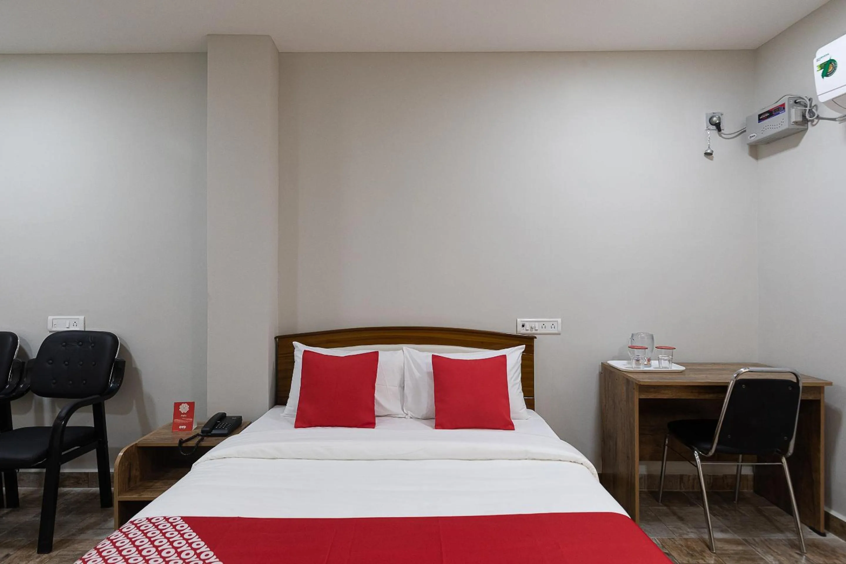 Bedroom, Bed in Hotel O Nestle inn