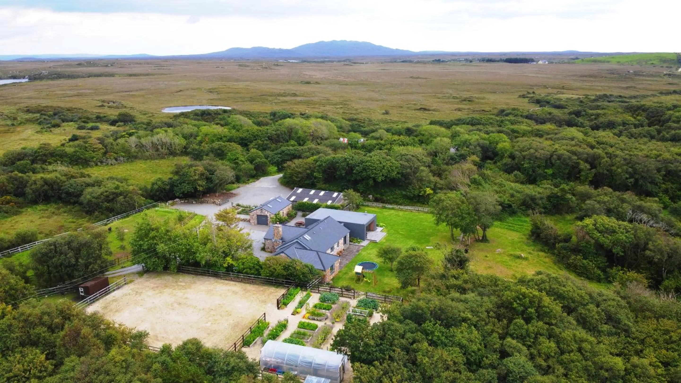 Property building in Fernwood