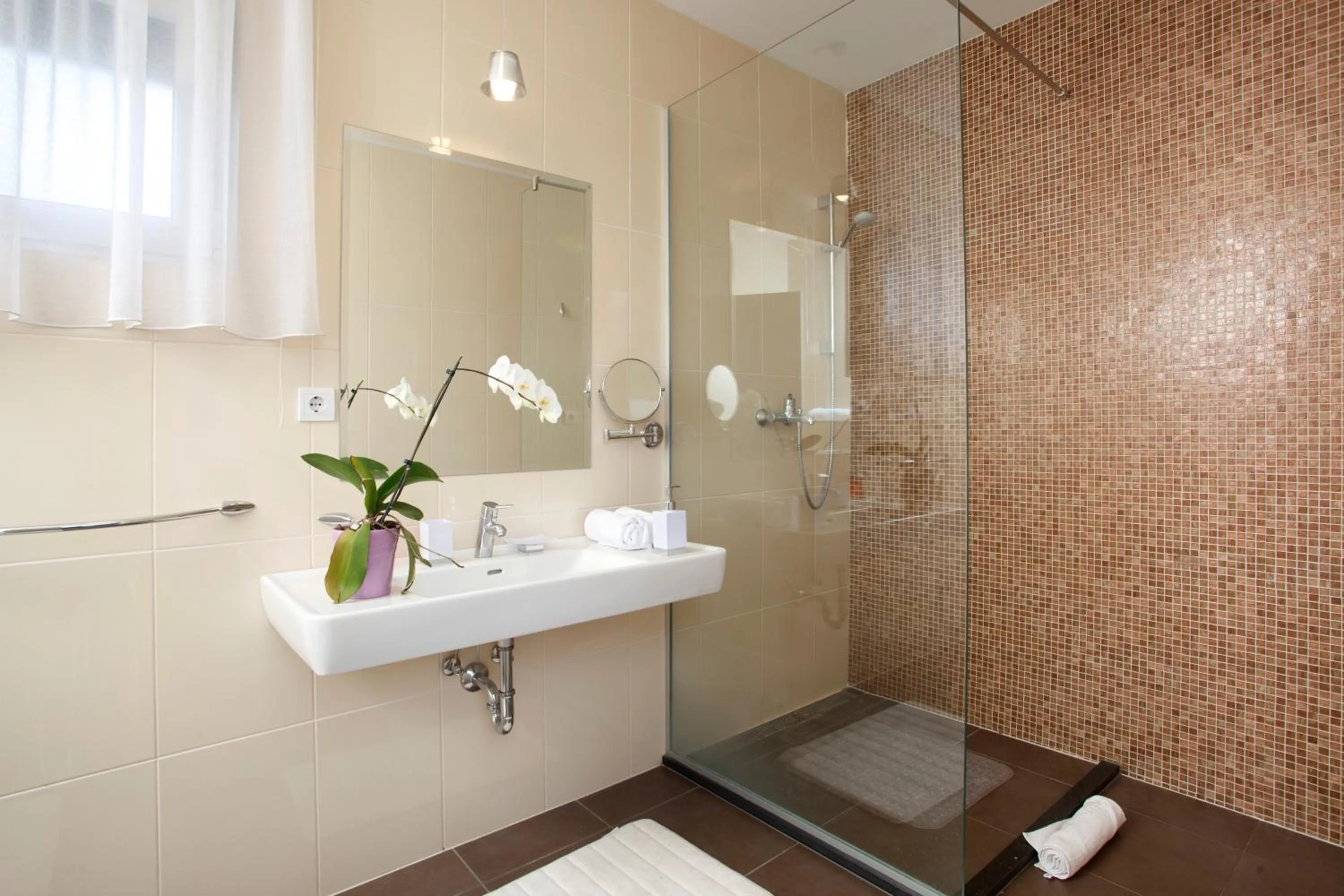Shower in Boban Luxury Suites