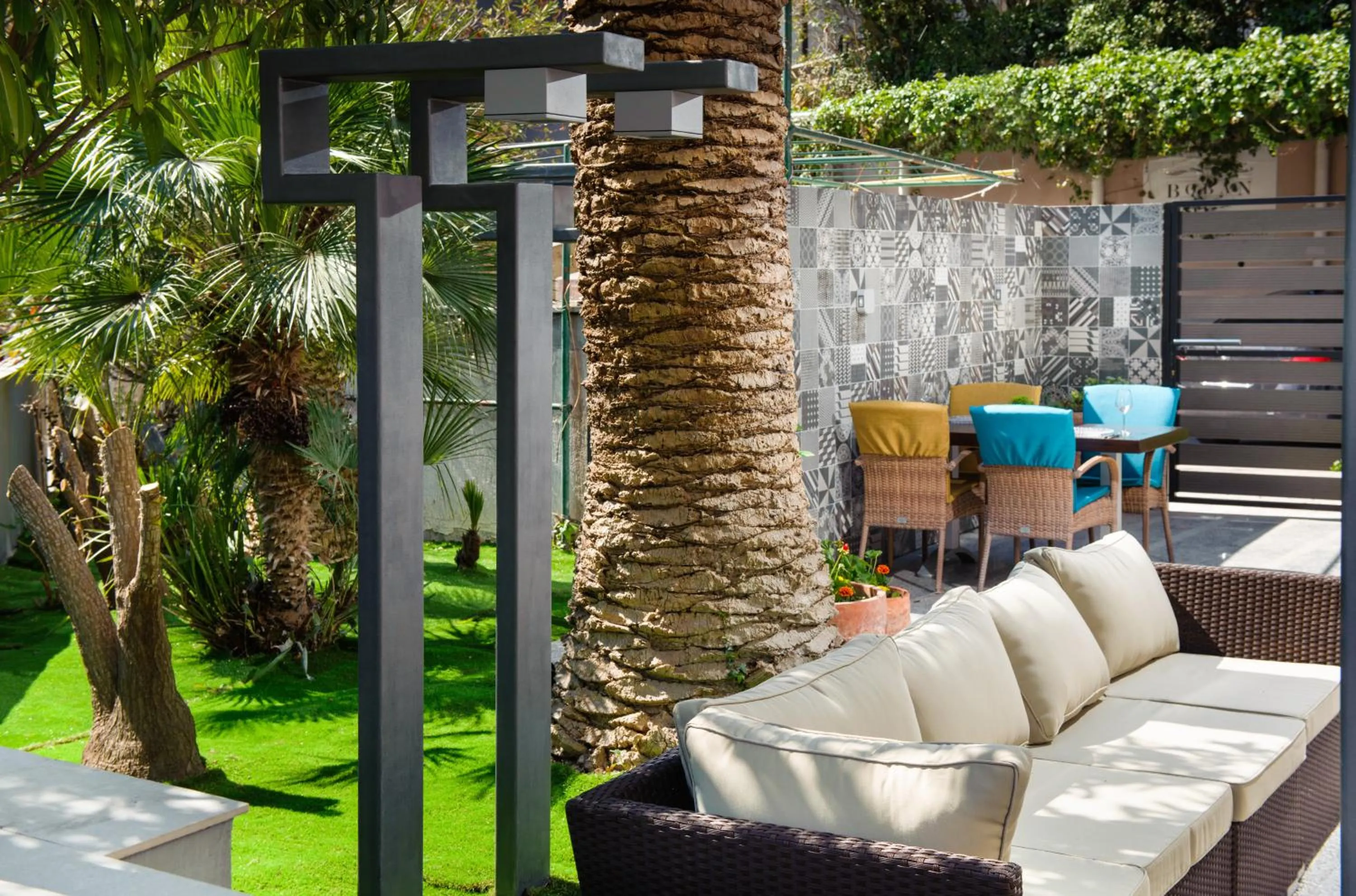 Restaurant/places to eat in Boban Luxury Suites