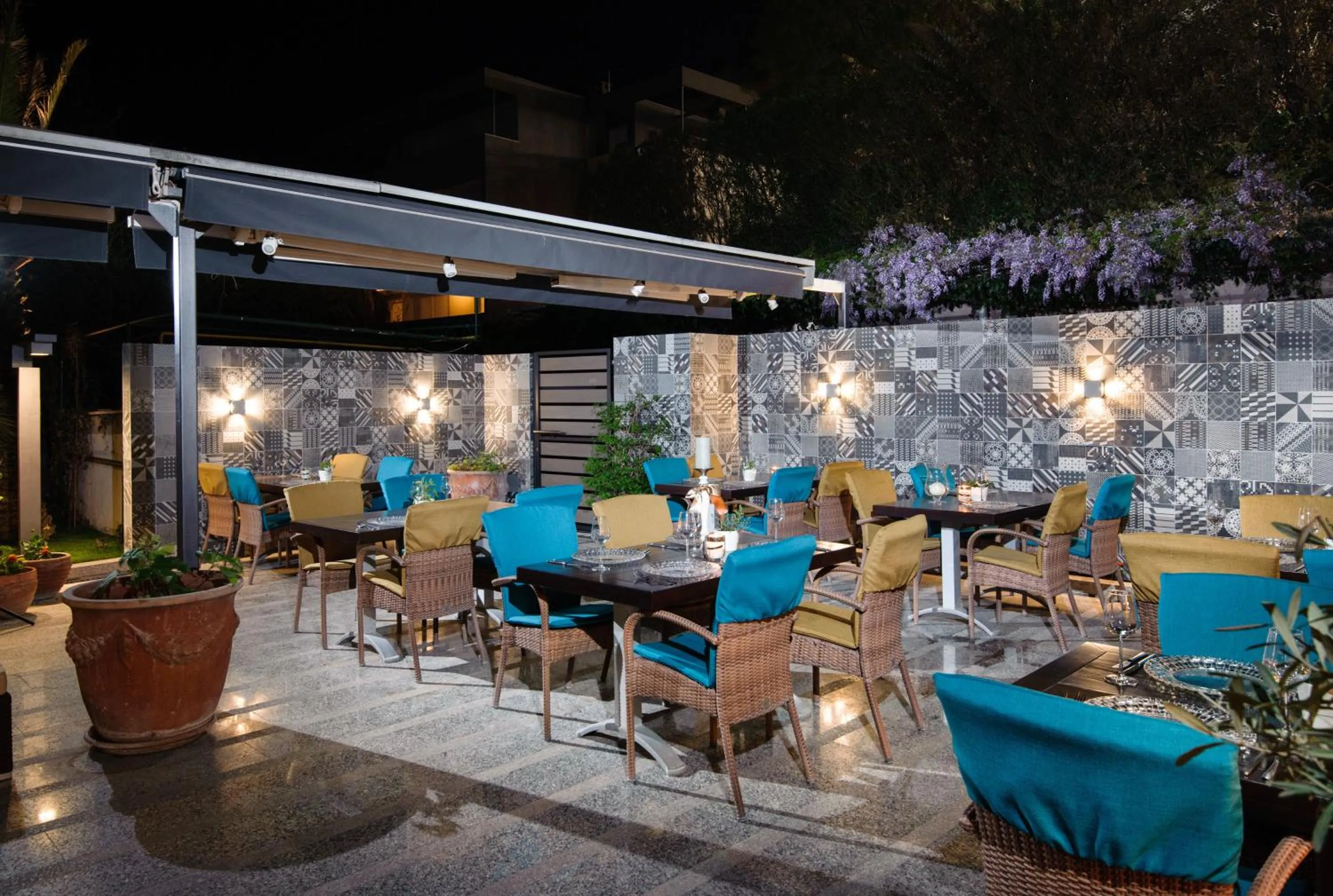 Restaurant/places to eat in Boban Luxury Suites