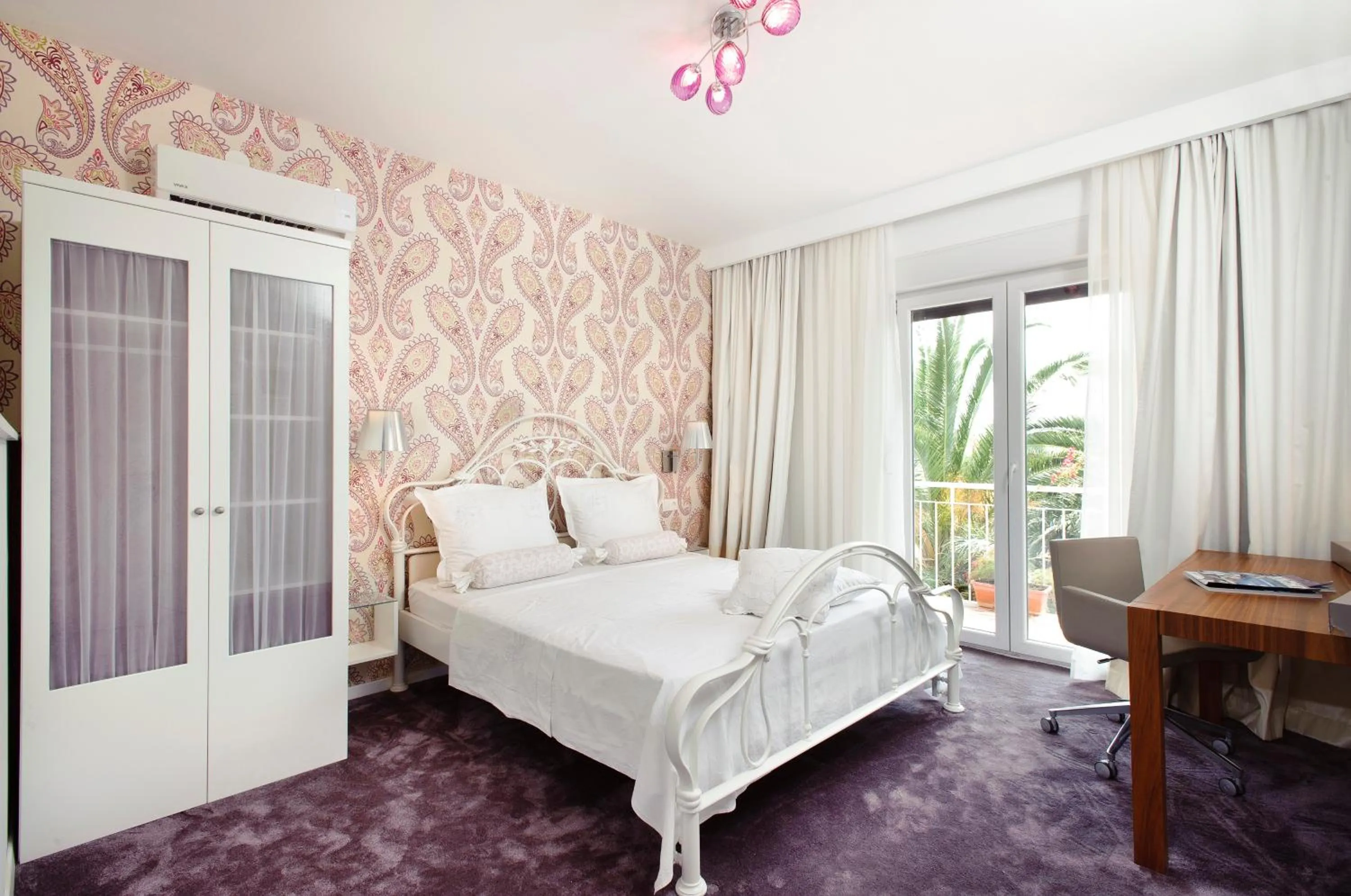 Bed in Boban Luxury Suites