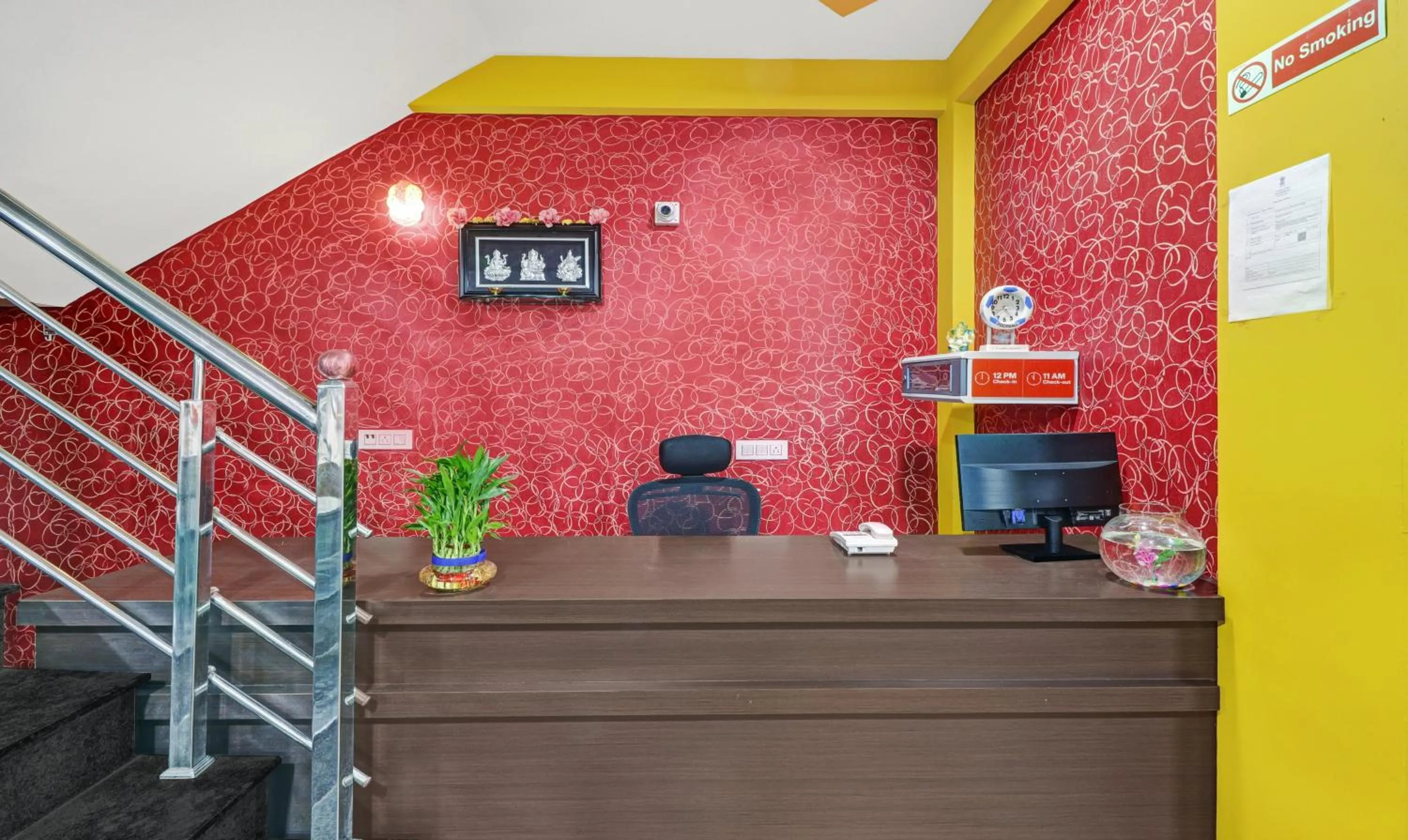 Lobby or reception in Itsy Hotels Harsha Comforts,600 Mts From Coffee Museum