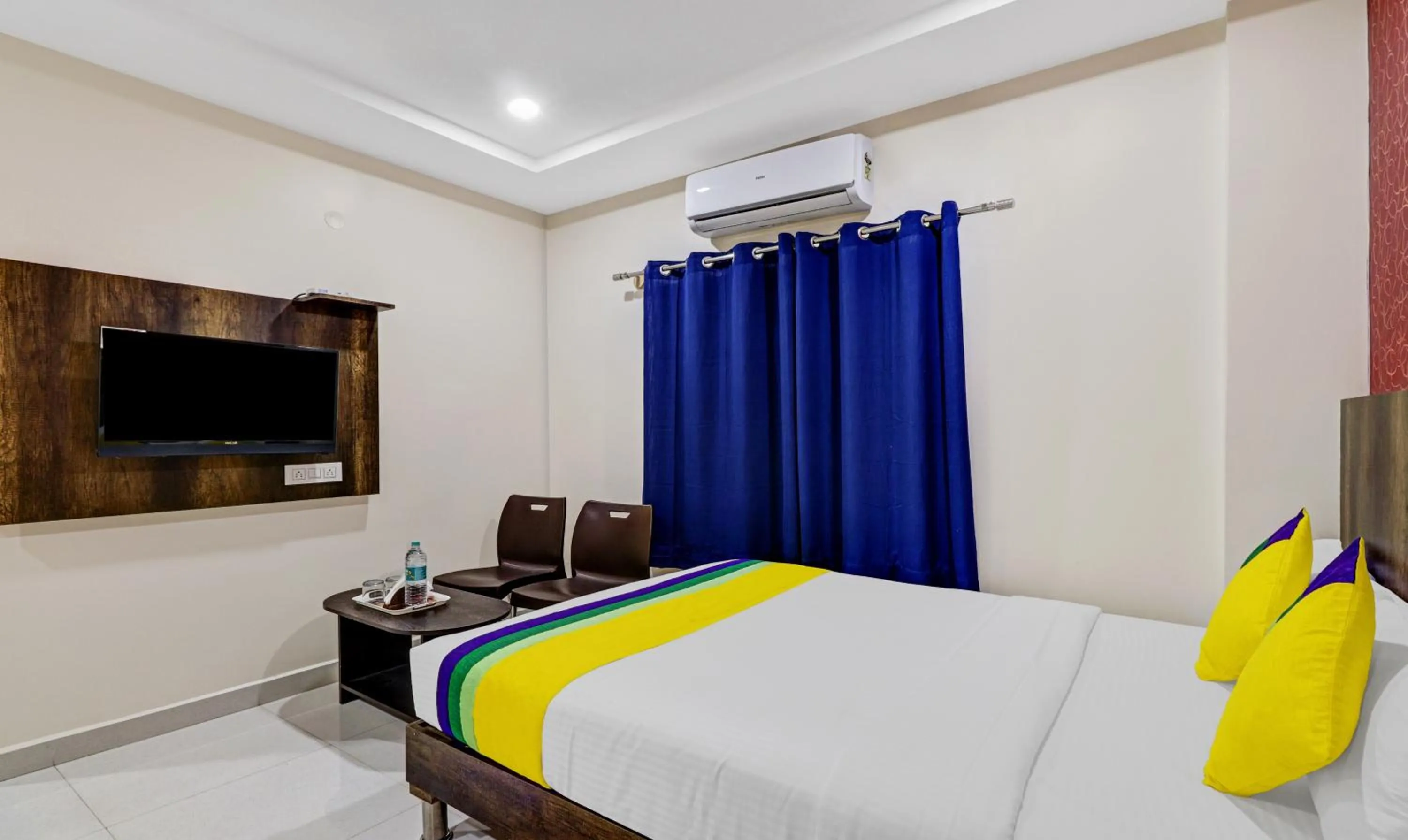 Bedroom in Itsy Hotels Harsha Comforts,600 Mts From Coffee Museum